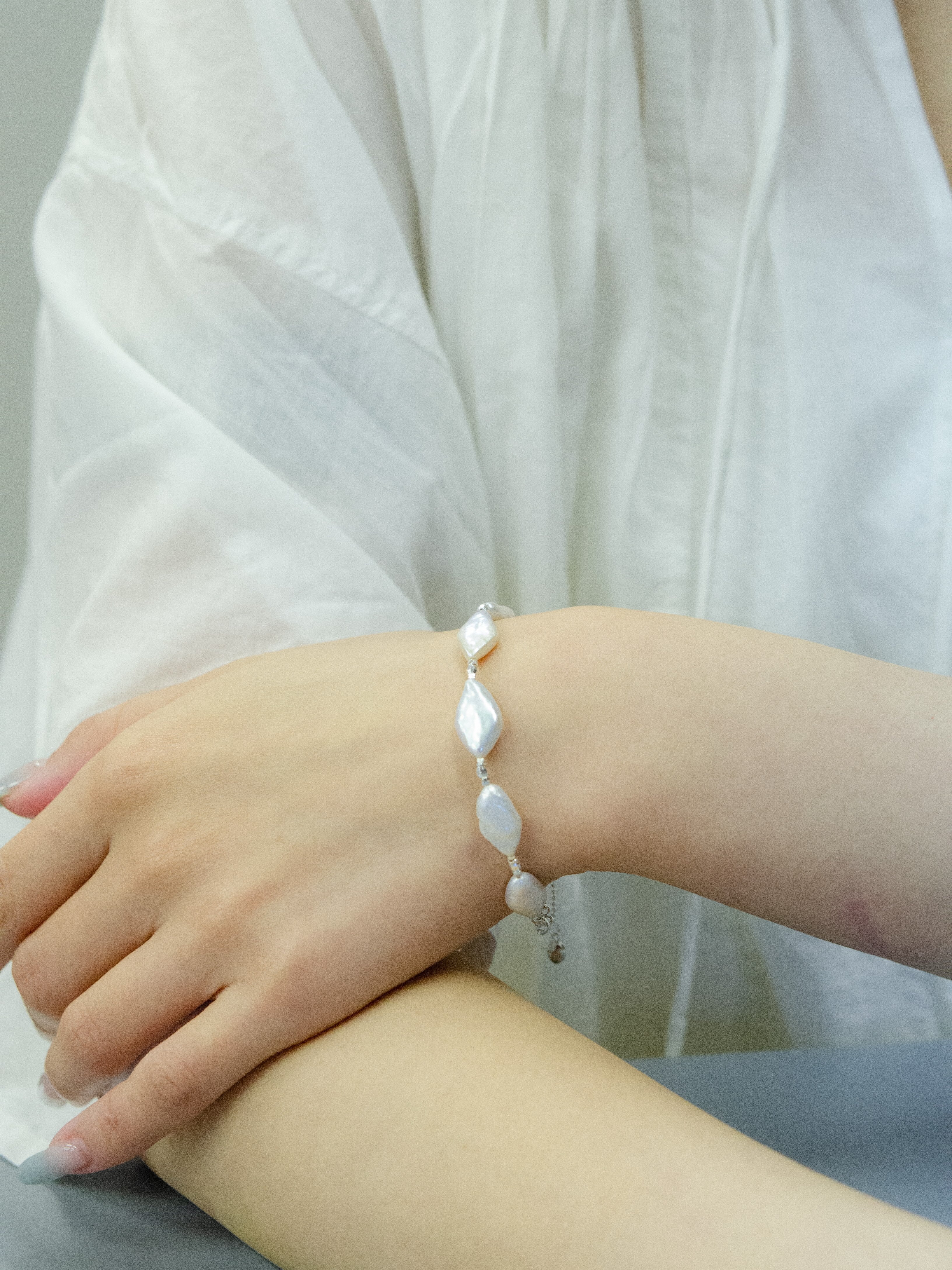 ユニークバロックパール＆シルバーチェーンブレスレット