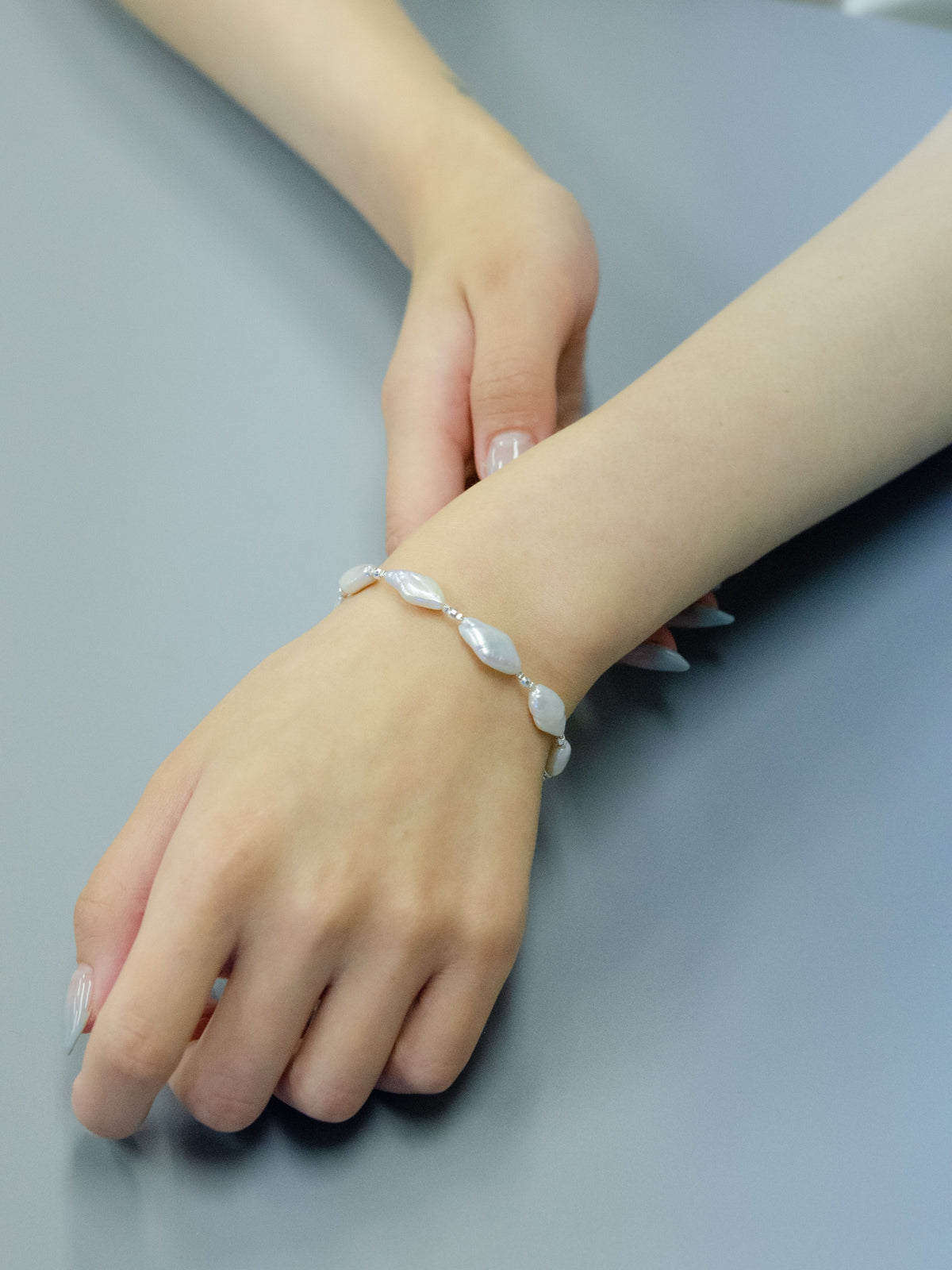 淡水パール ブレスレット〈白の余白〉ダイヤ型 フラットパール ／ シルバービーズ SV925｜神戸アトリエ LUCINE