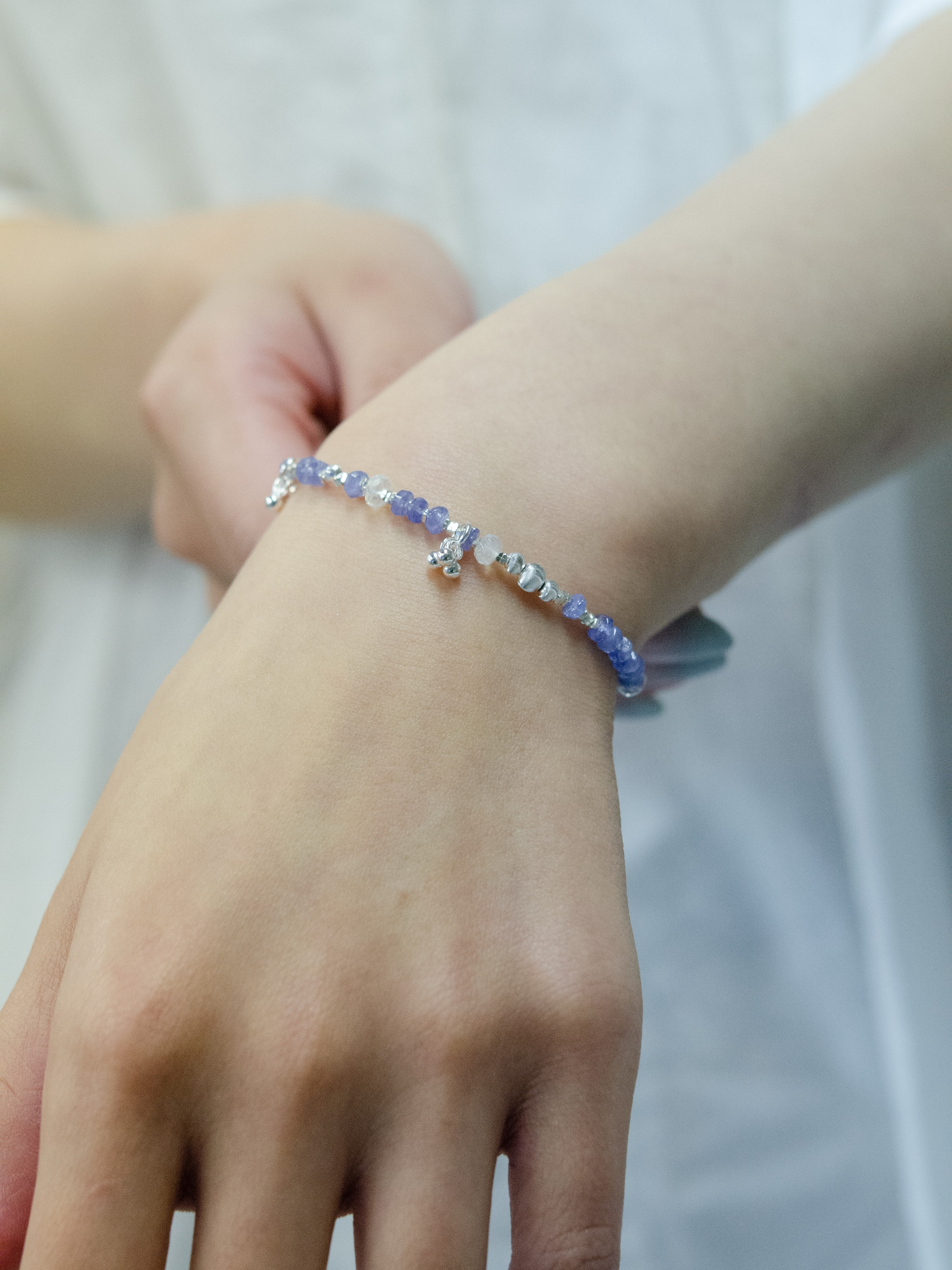 【12月誕生石】夜空と月の輝き　タンザナイト & ムーンストーンブレスレット｜アレルギー対応