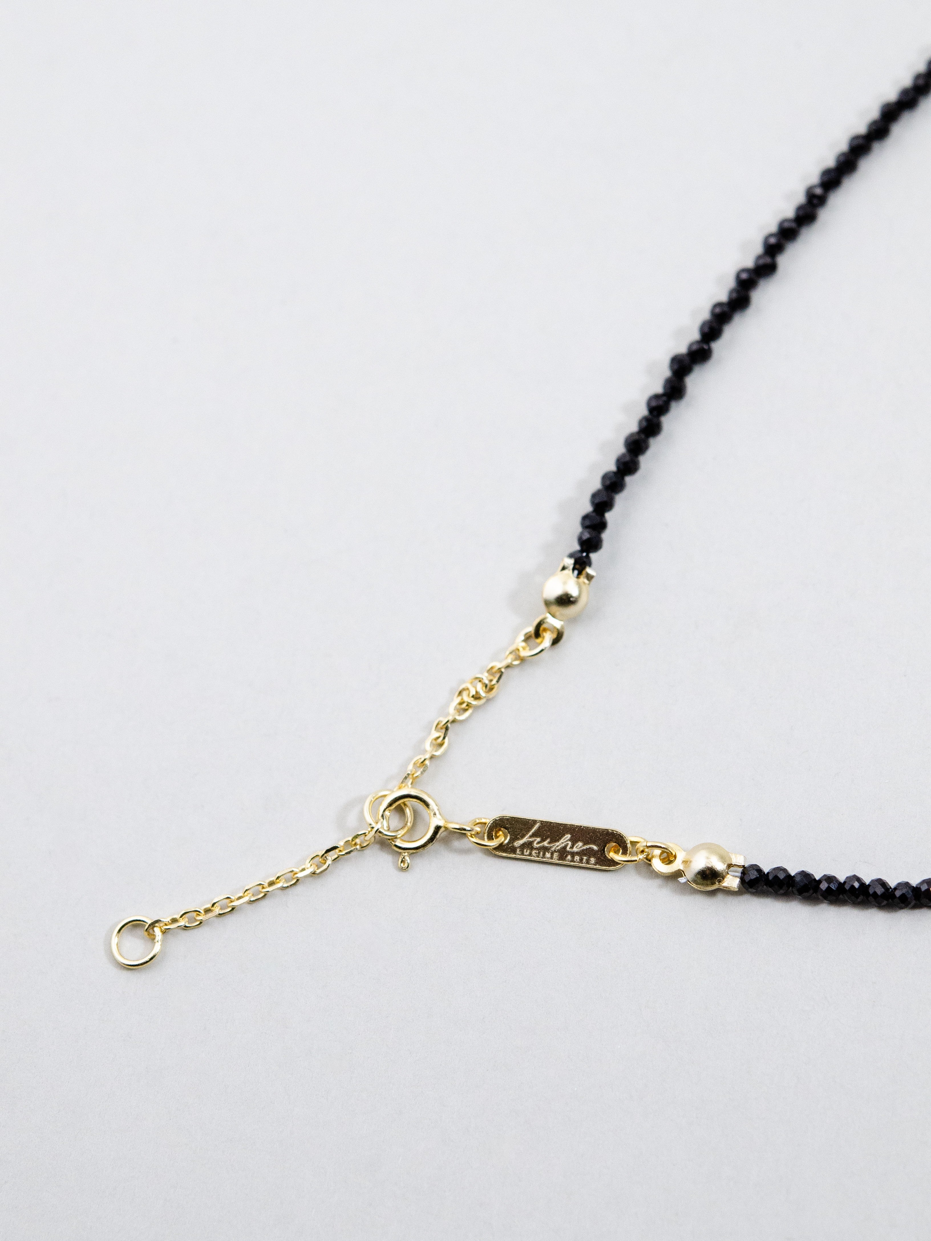 【雪と夜の煌めき】ホワイトクォーツ & オブシディアン　雪の結晶パールネックレス｜アレルギー対応