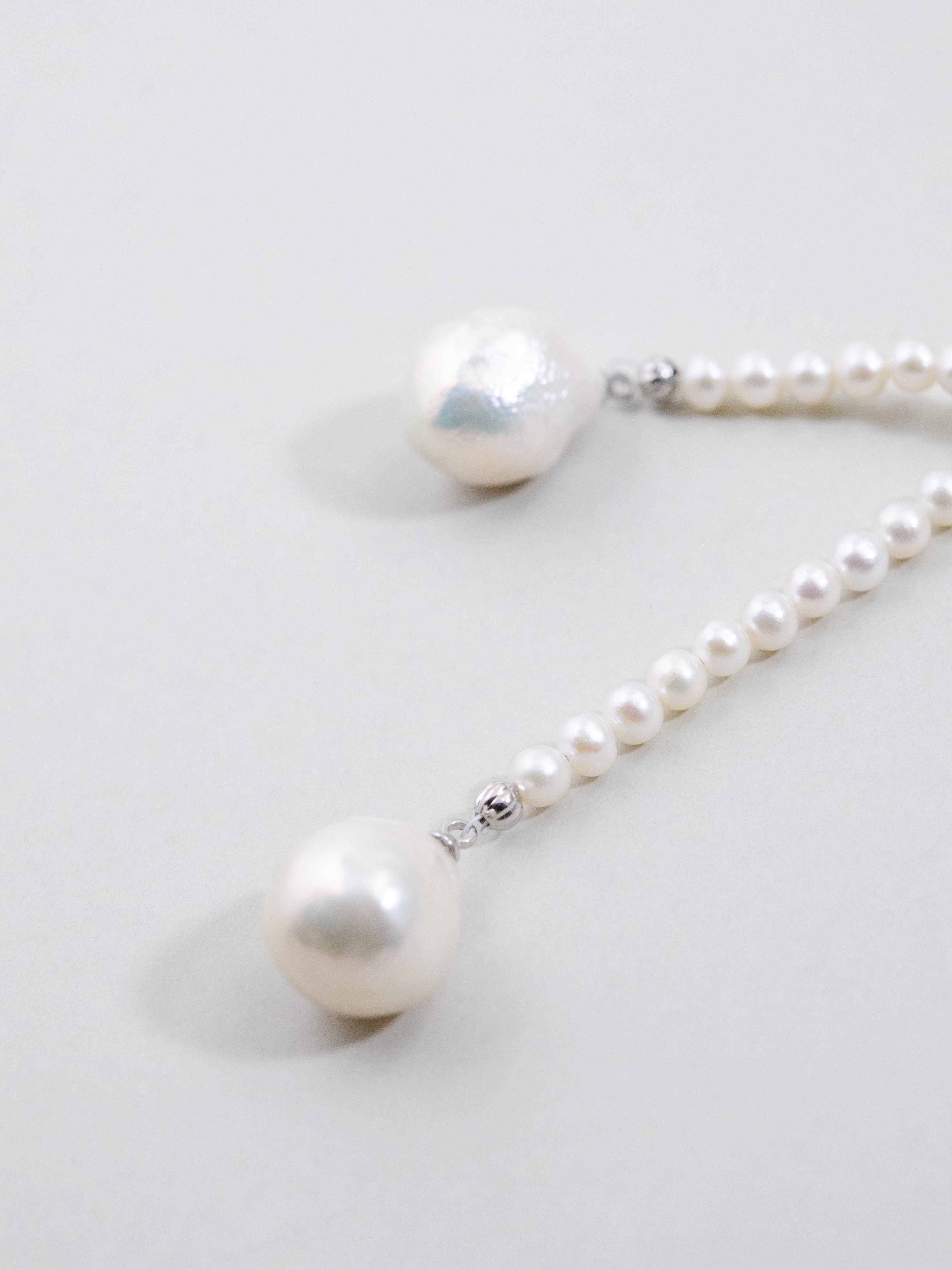 【自在なアレンジ】淡水パール & 小粒真珠のロングラリエット　14KGF｜アレルギー対応