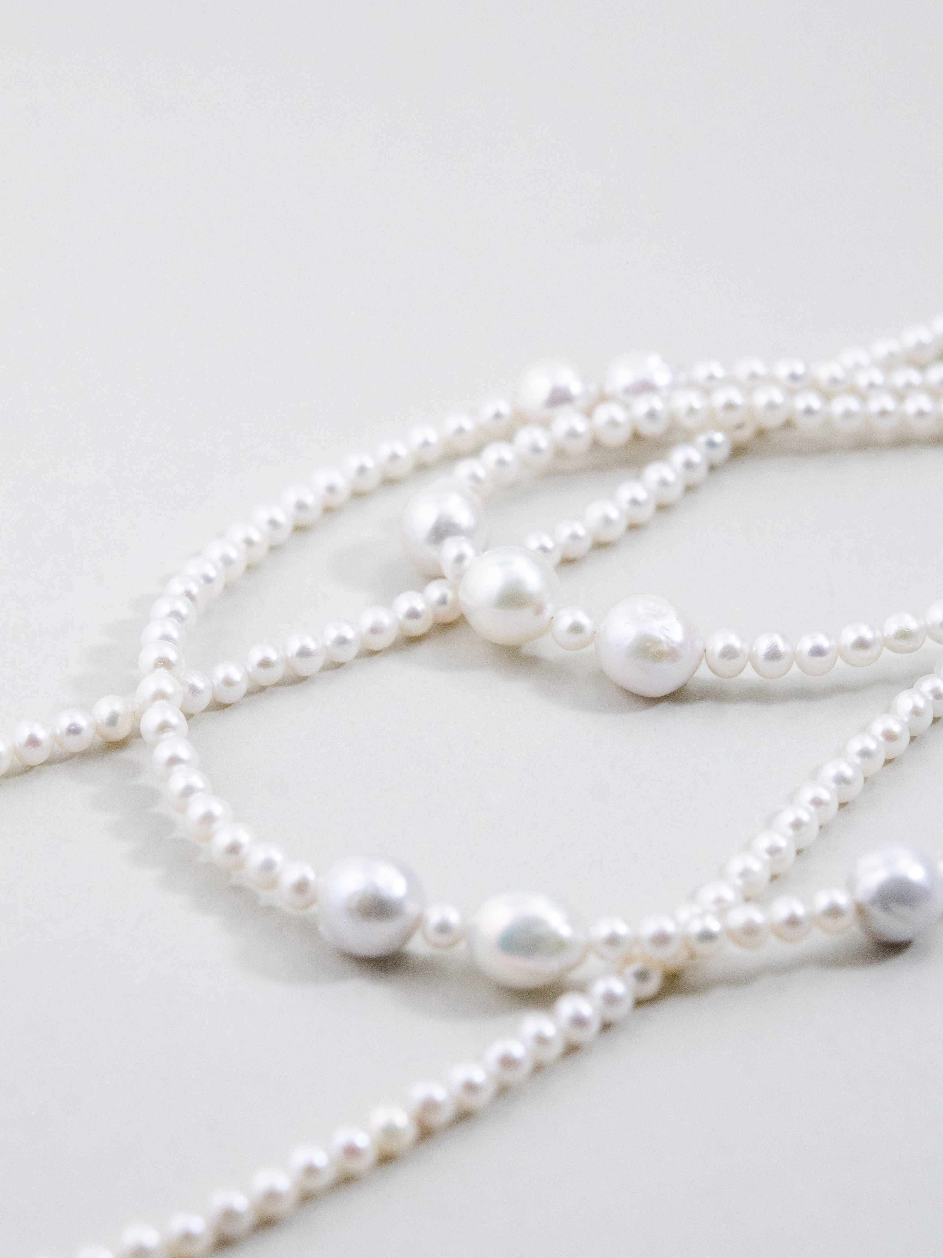 【自在なアレンジ】淡水パール & 小粒真珠のロングラリエット　14KGF｜アレルギー対応