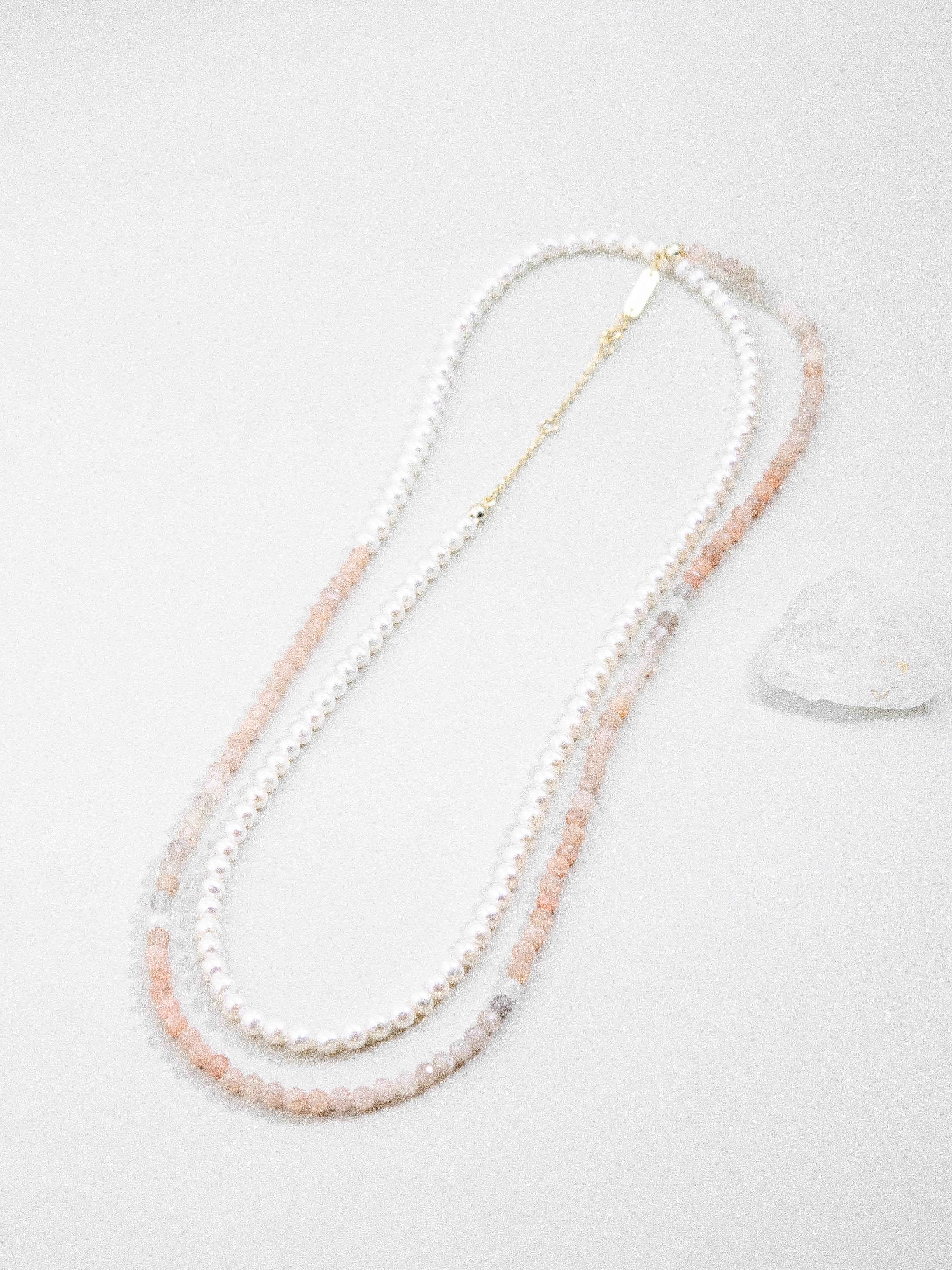 【6月誕生石】自在なアレンジ　マルチカラームーンストーン & パールのロングネックレス｜2WAY・アレルギー対応