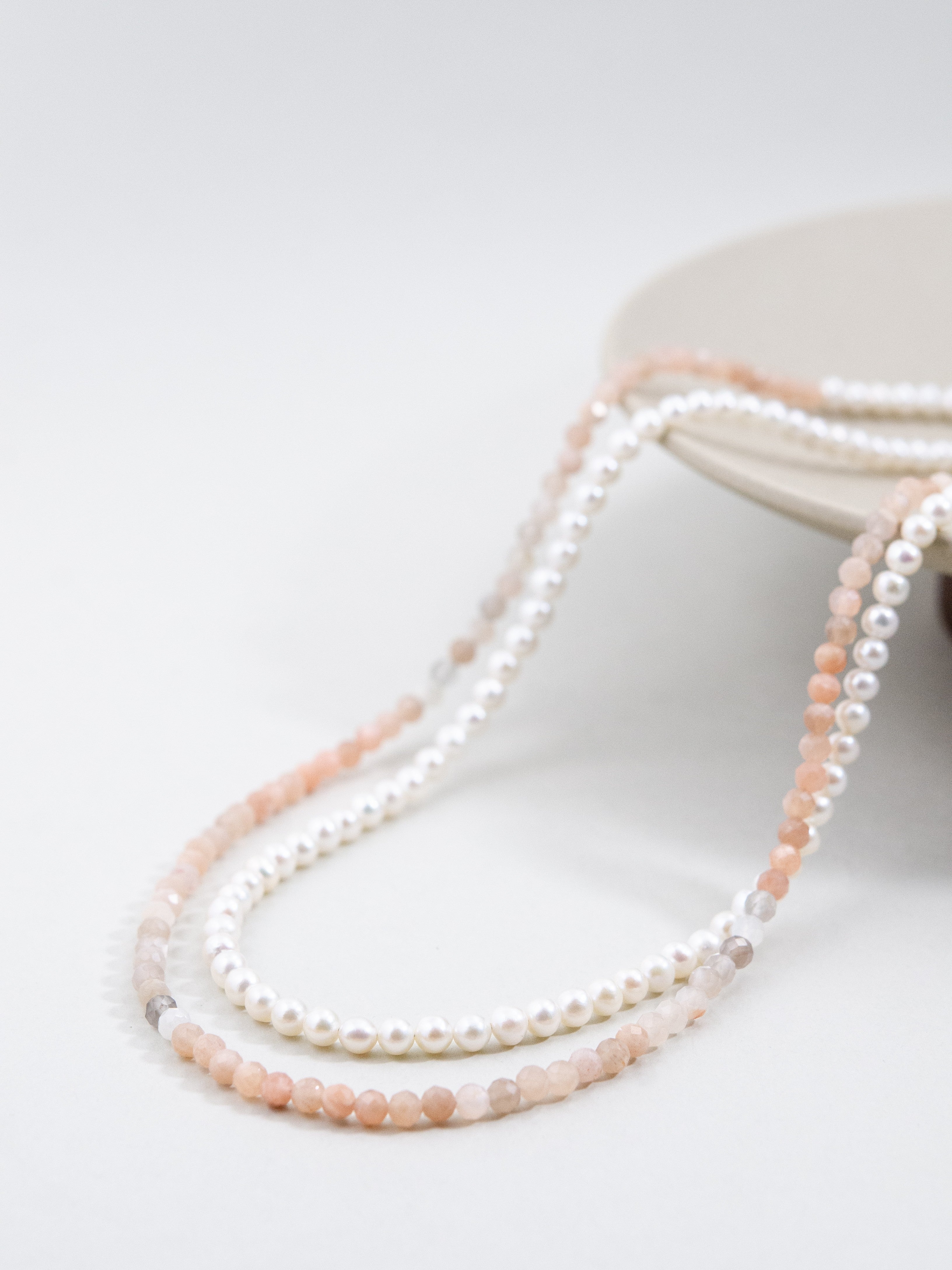 【6月誕生石】自在なアレンジ　マルチカラームーンストーン & パールのロングネックレス｜2WAY・アレルギー対応