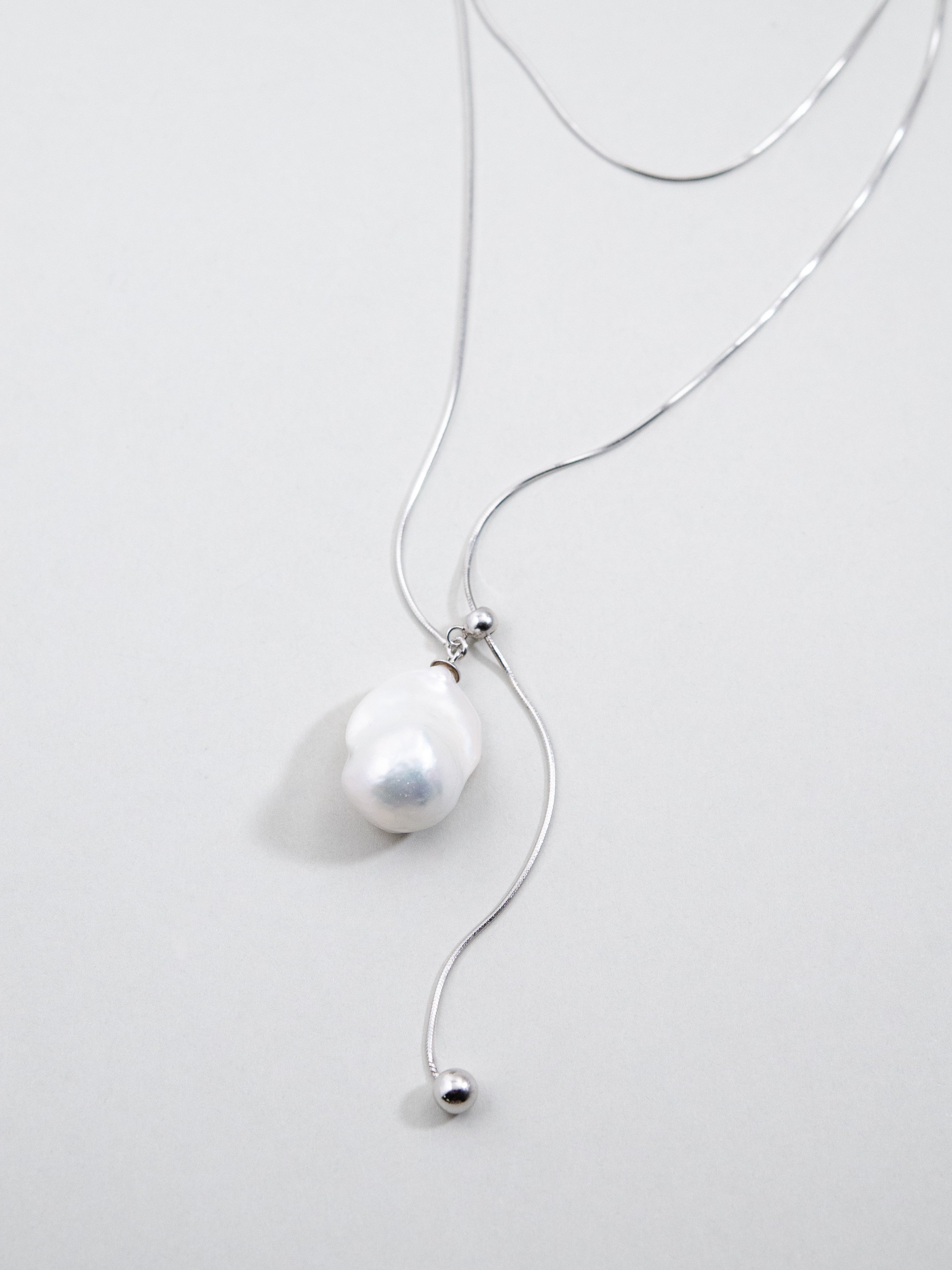 【モダンな流線美】大粒バロックパール & なめらかシルバーのY字ネックレス｜アレルギー対応