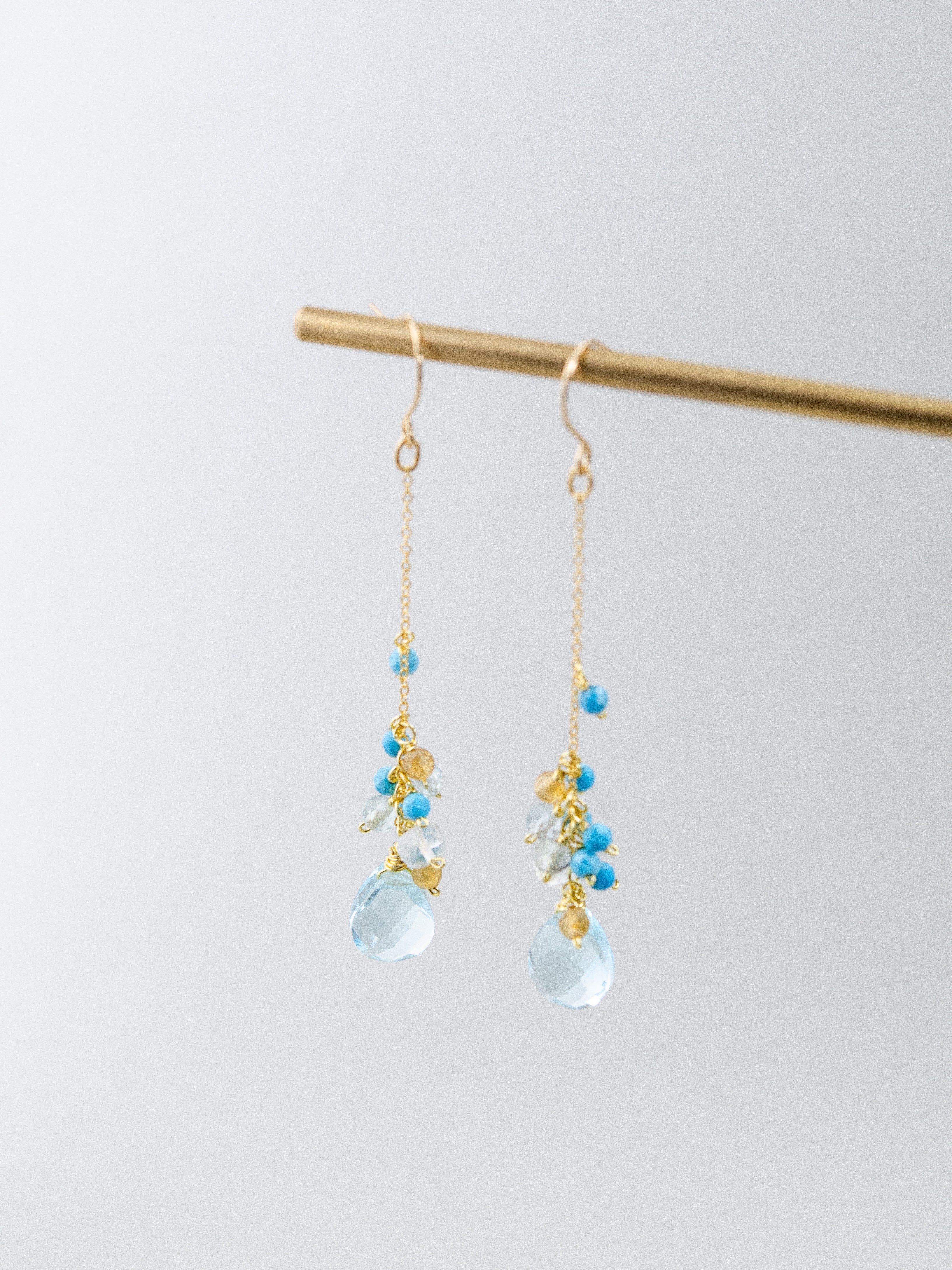 【海と太陽の彩り】クォーツ & ターコイズ・シトリンのロングピアス｜アレルギー対応