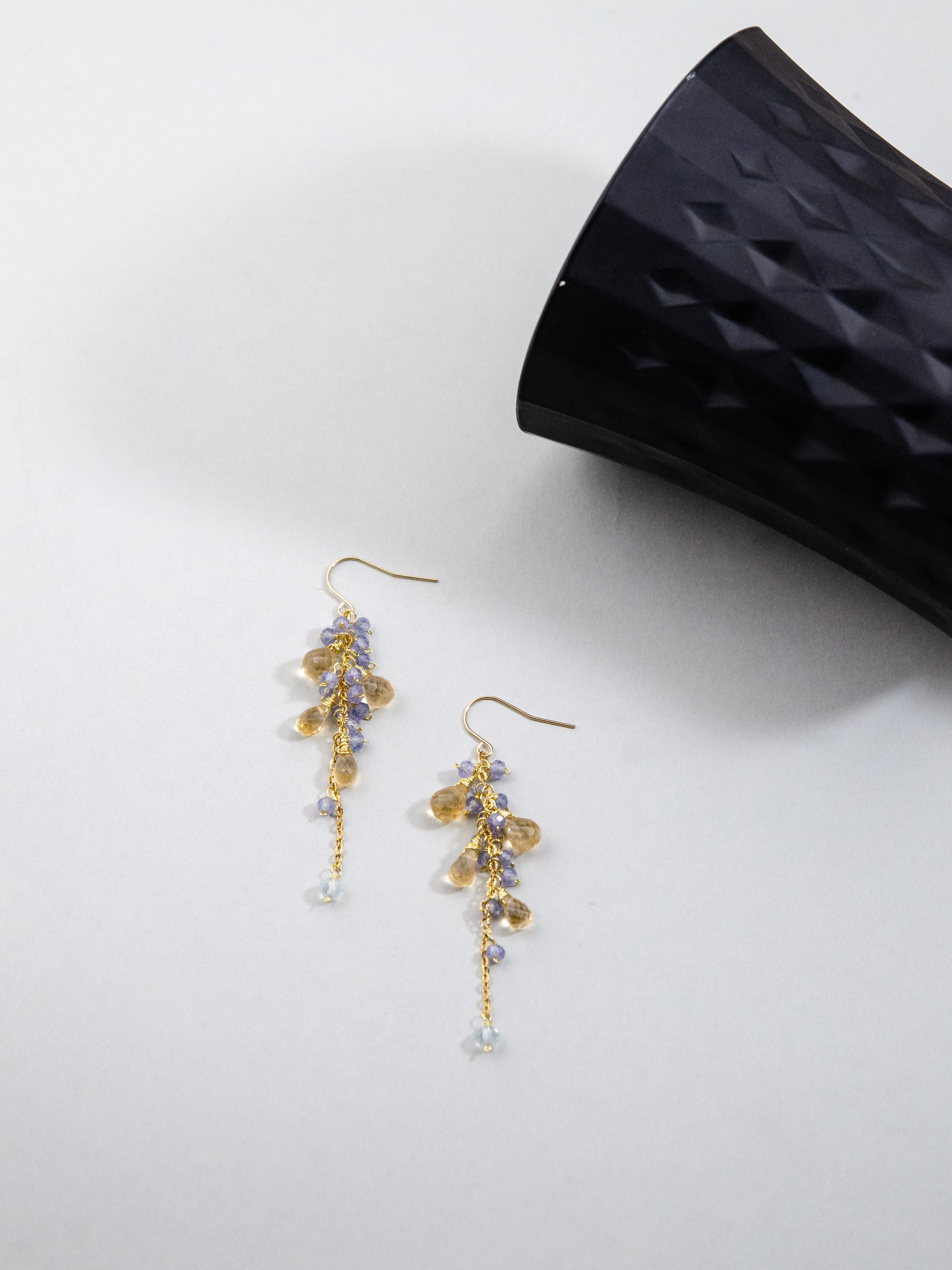 【11月誕生石】夜空と太陽のコントラスト　タンザナイト & シトリンピアス｜アレルギー対応