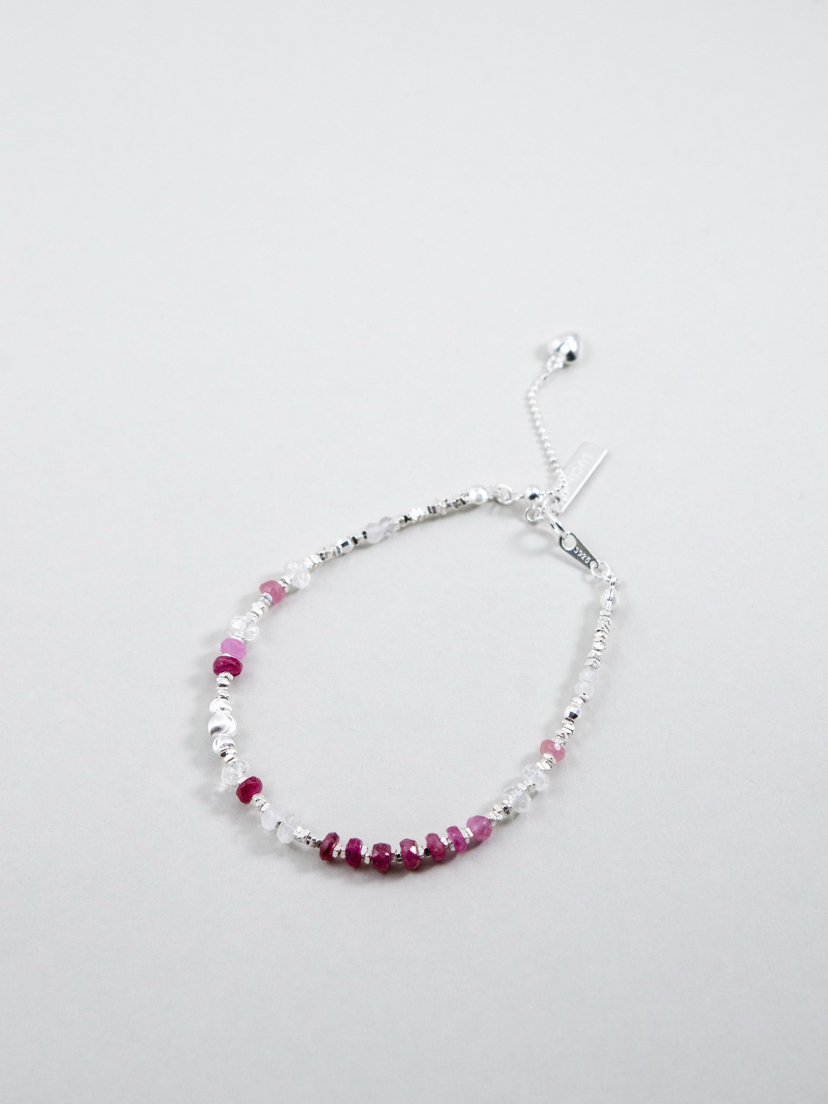 【7月誕生石】情熱と癒しの輝き　ルビー & ムーンストーンブレスレット｜アレルギー対応