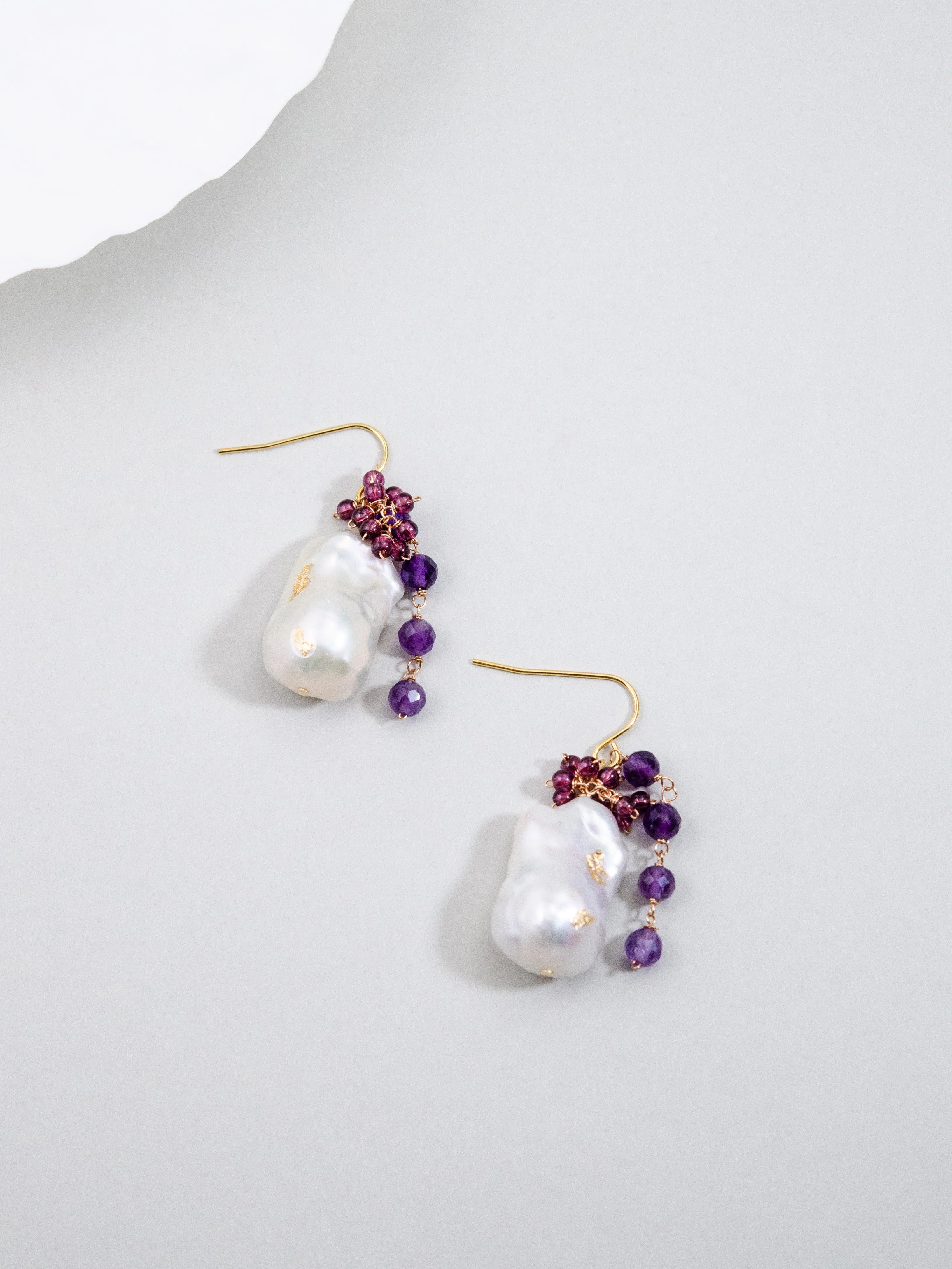 金箔バロックパール & アメジスト & ガーネット ピアス - 【アンティークの品格】1月・2月・6月誕生石 / 14KGF・SV925・316L選べる金具【イヤリング変更可】