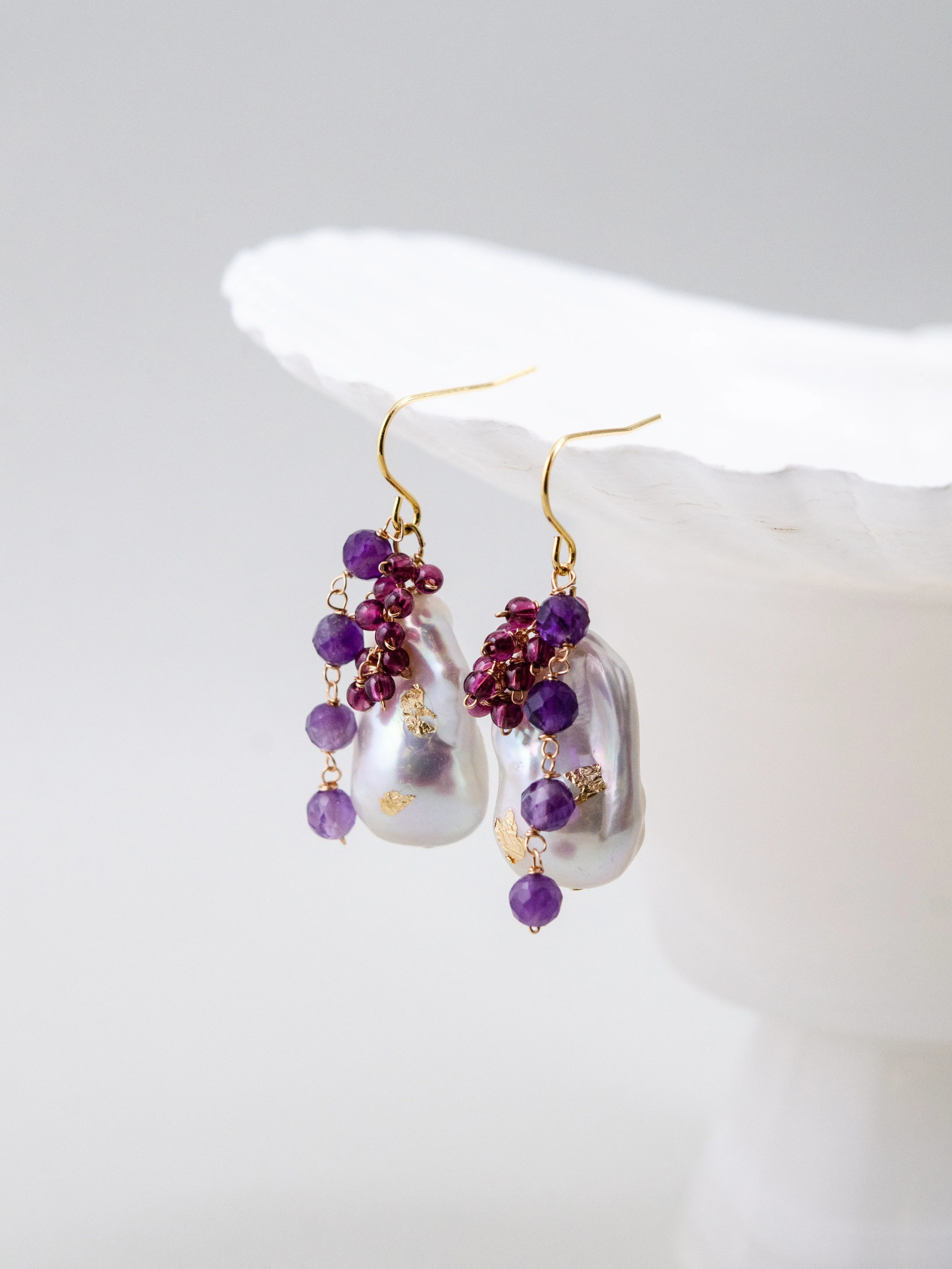 金箔バロックパール & アメジスト & ガーネット ピアス - 【アンティークの品格】1月・2月・6月誕生石 / 14KGF・SV925・316L選べる金具【イヤリング変更可】