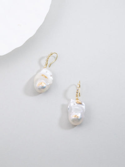 淡水バロックパール & 金箔 フックピアス〈黄金の装い〉の全体