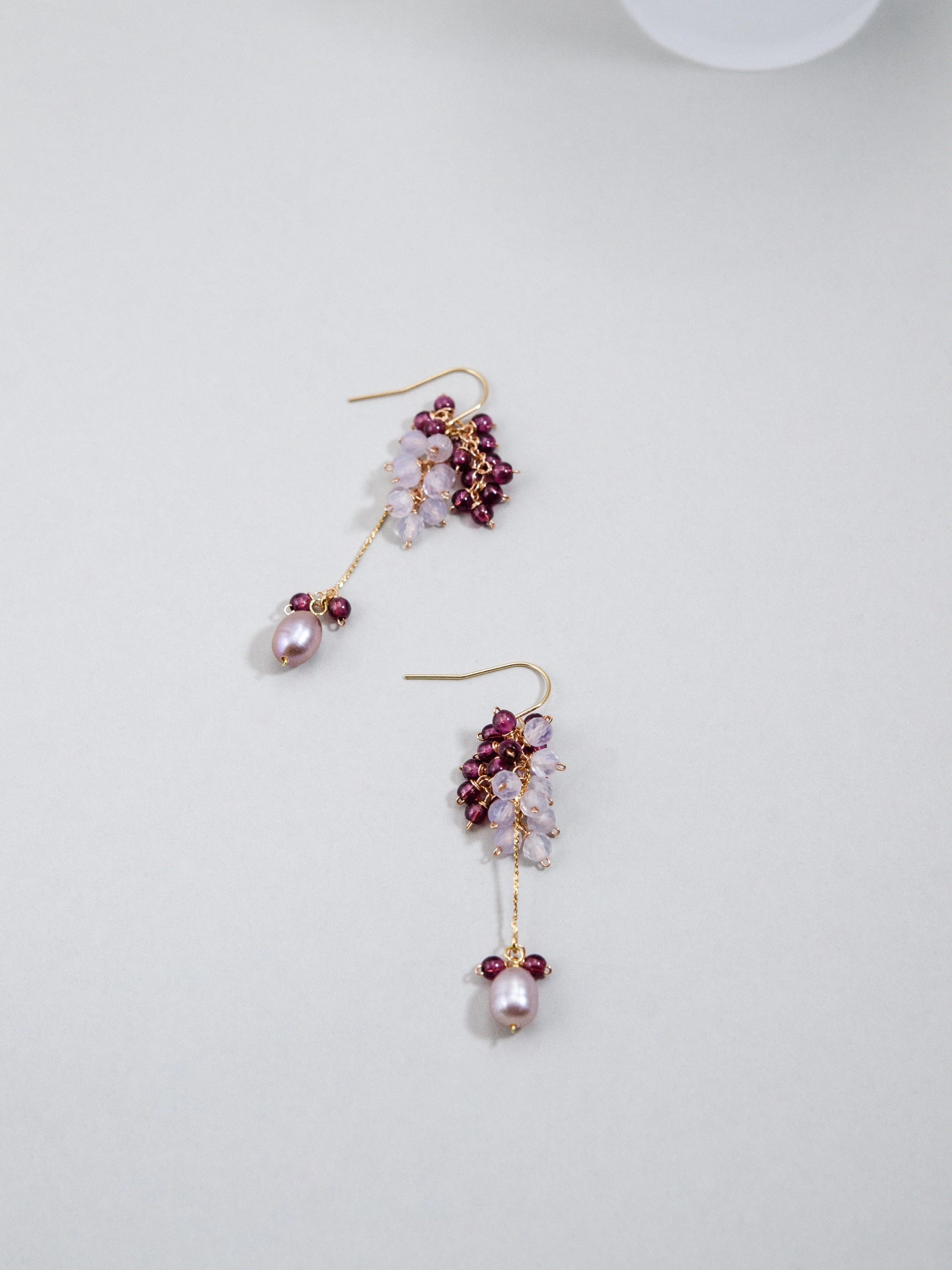 パープルジェイド & ガーネット ピアス - 【芳醇なワインカラー】葡萄(ぶどう)色の果実 / 1月・6月誕生石 / 14KGF・SV925・316L選べる金具【イヤリング変更可】