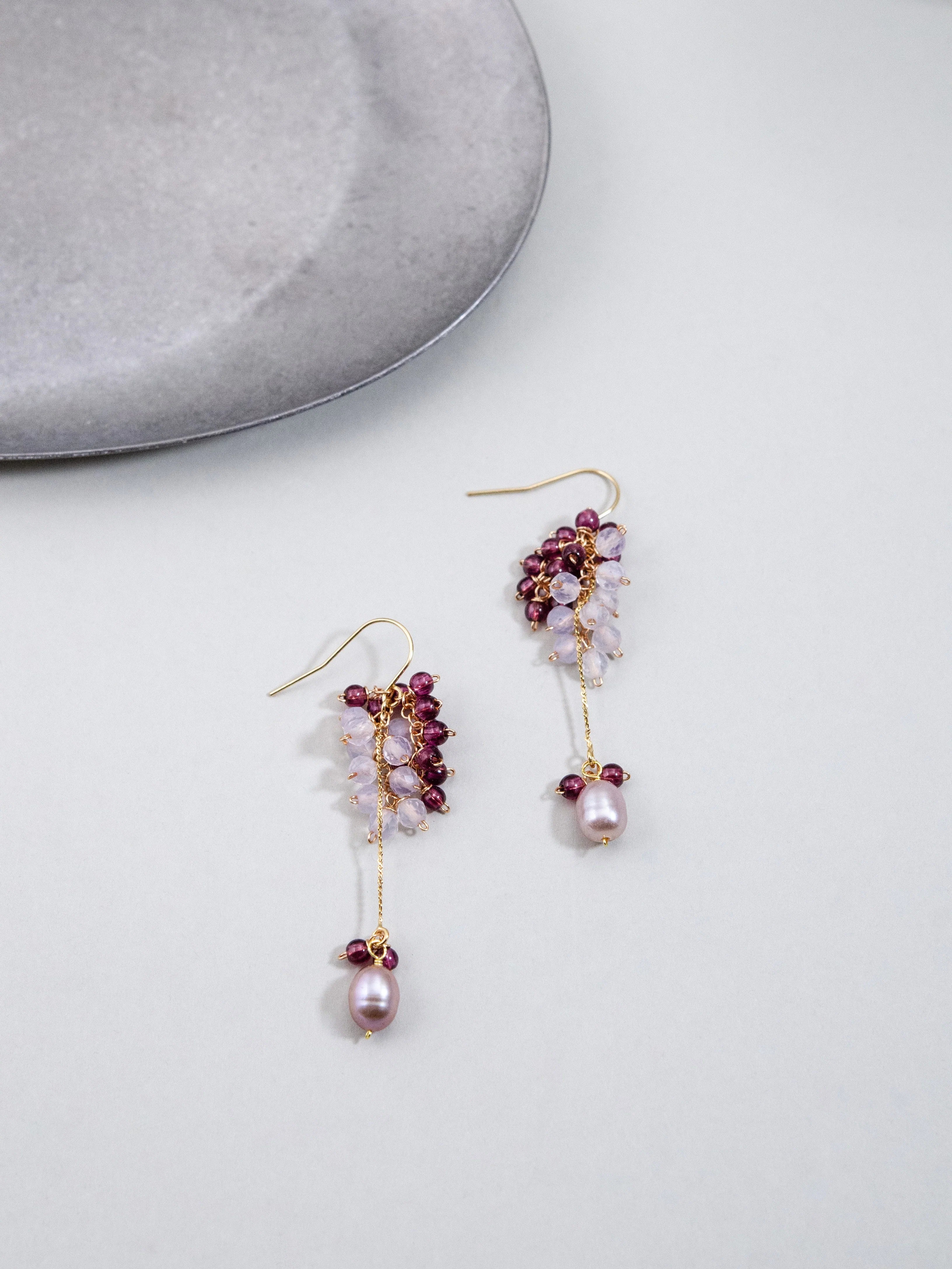 パープルジェイド & ガーネット ピアス - 【芳醇なワインカラー】葡萄(ぶどう)色の果実 / 1月・6月誕生石 / 14KGF・SV925・316L選べる金具【イヤリング変更可】