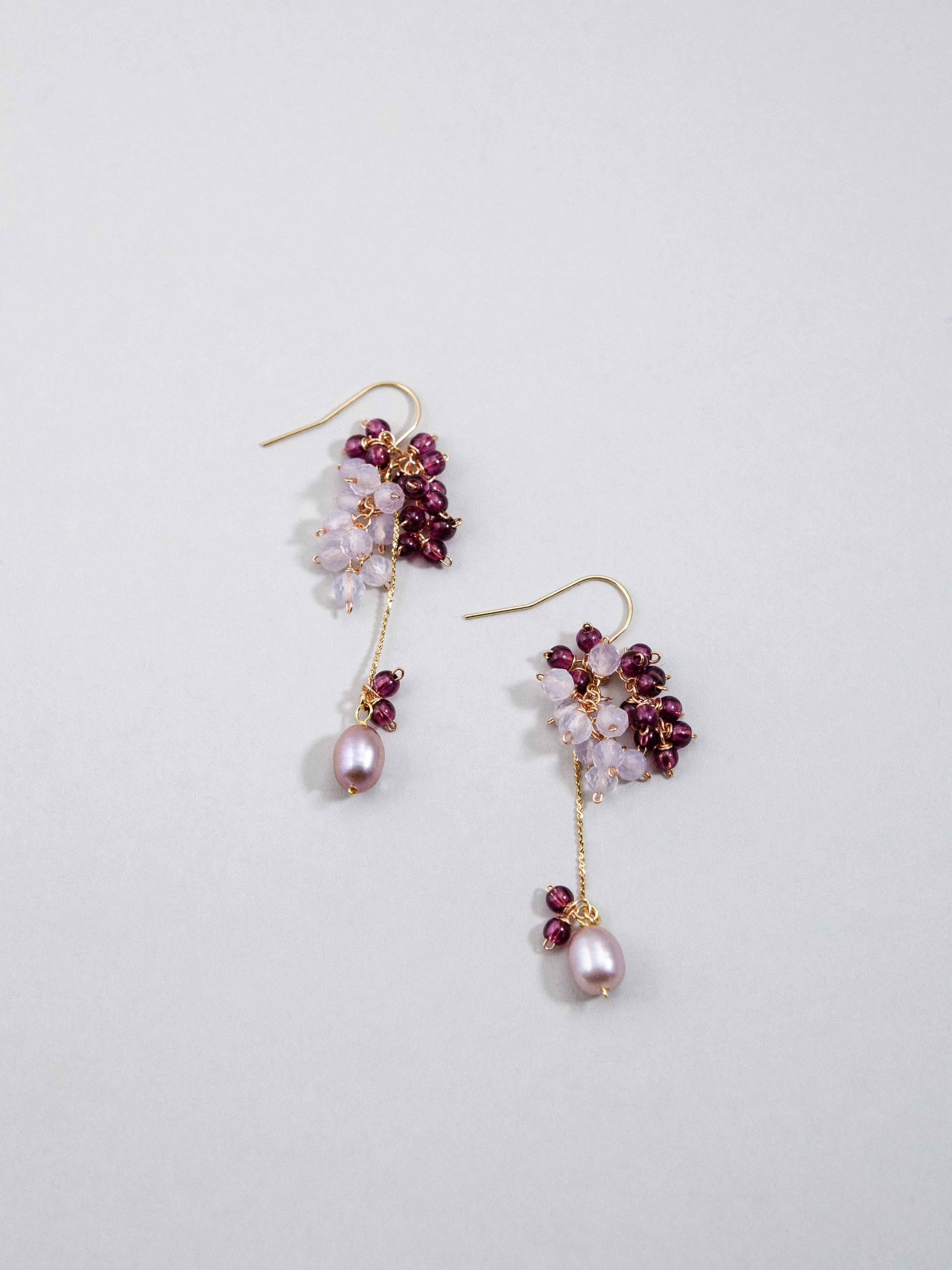 パープルジェイド & ガーネット ピアス - 【芳醇なワインカラー】葡萄(ぶどう)色の果実 / 1月・6月誕生石 / 14KGF・SV925・316L選べる金具【イヤリング変更可】