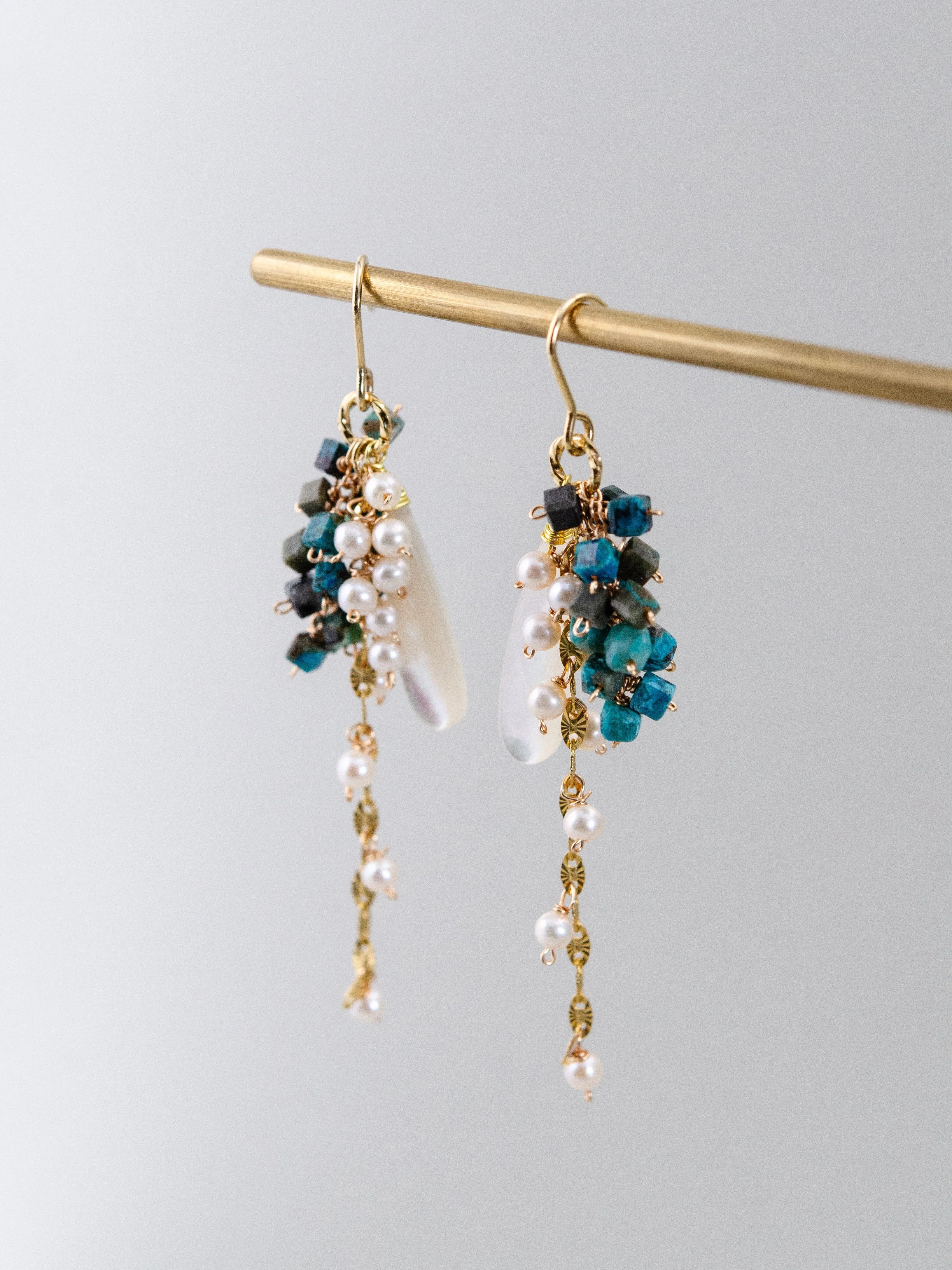 ターコイズ & 白蝶貝(マザーオブパール) ピアス - 【海風の彩り】12月誕生石 / 14KGF・SV925・316L選べる金具【イヤリング変更可】