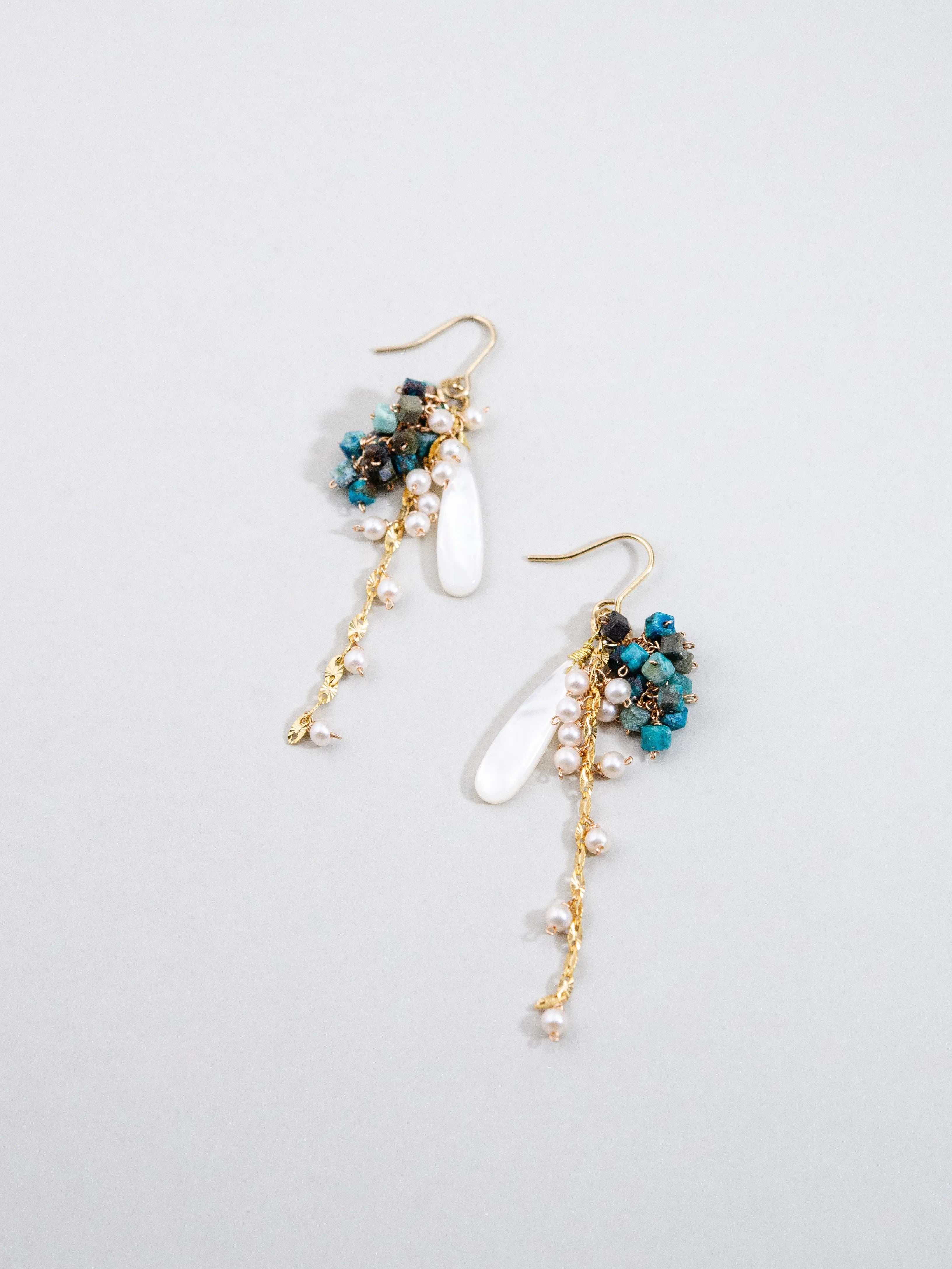 ターコイズ & 白蝶貝(マザーオブパール) ピアス - 【海風の彩り】12月誕生石 / 14KGF・SV925・316L選べる金具【イヤリング変更可】