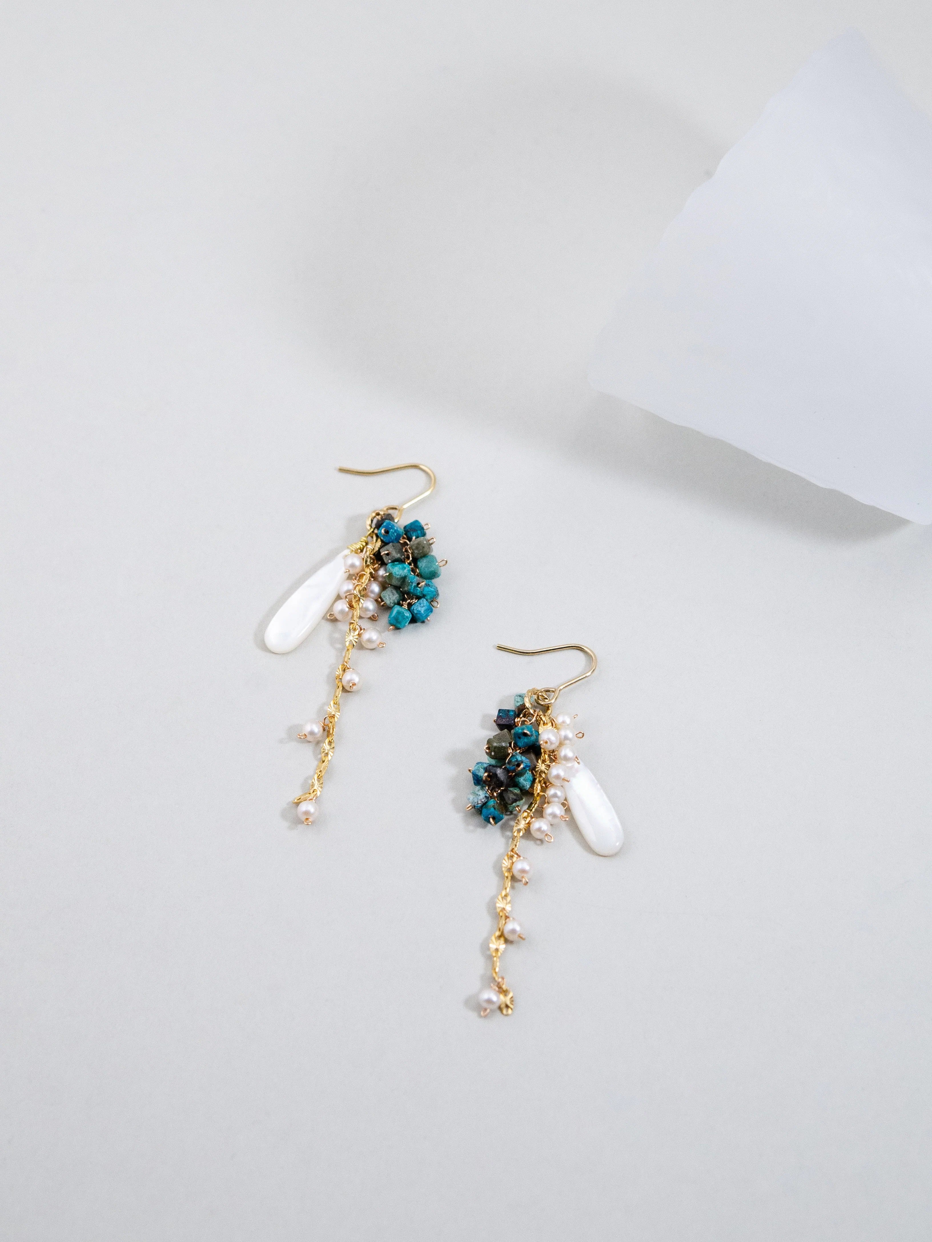 ターコイズ & 白蝶貝(マザーオブパール) ピアス - 【海風の彩り】12月誕生石 / 14KGF・SV925・316L選べる金具【イヤリング変更可】