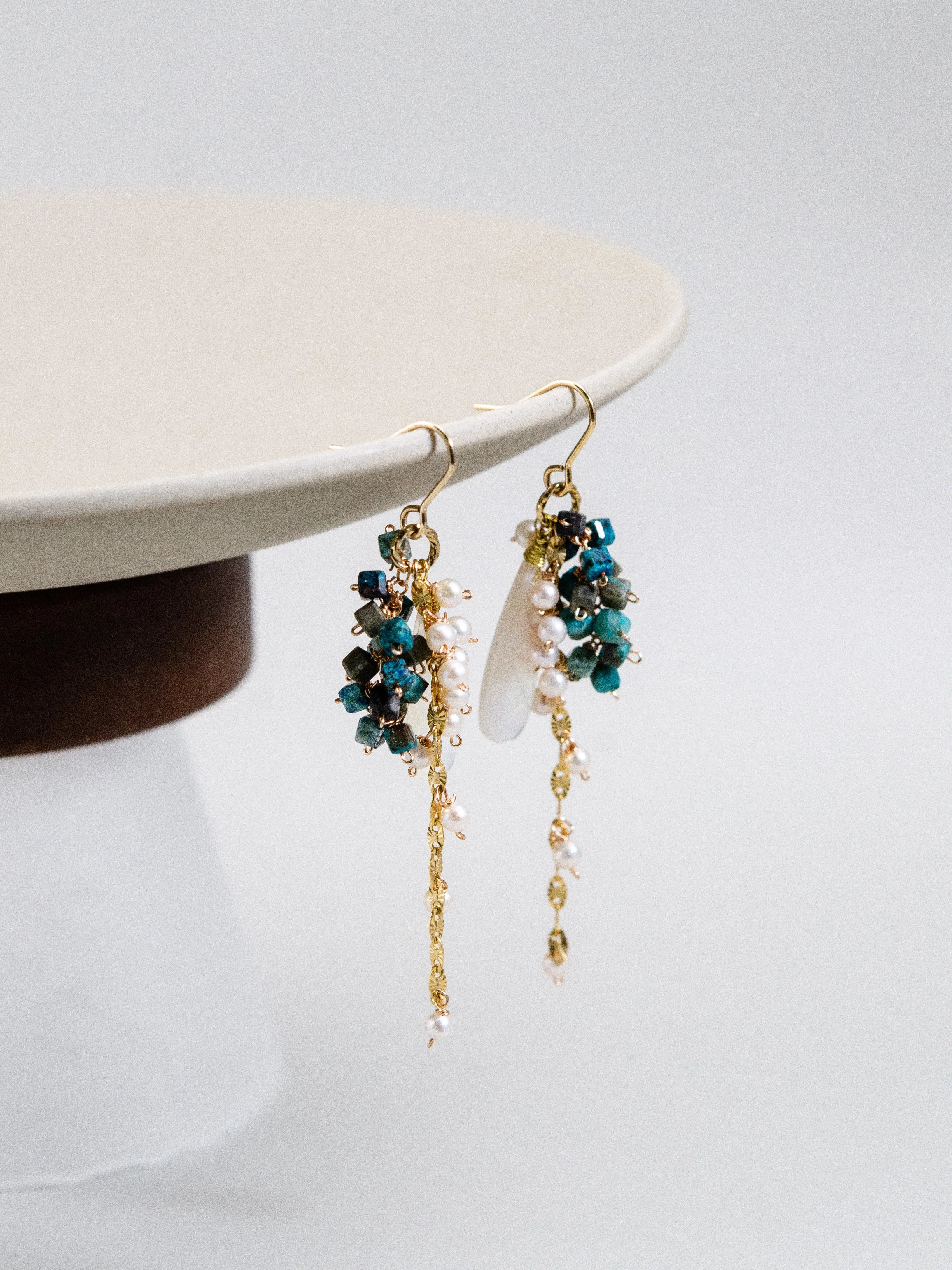 ターコイズ & 白蝶貝(マザーオブパール) ピアス - 【海風の彩り】12月誕生石 / 14KGF・SV925・316L選べる金具【イヤリング変更可】