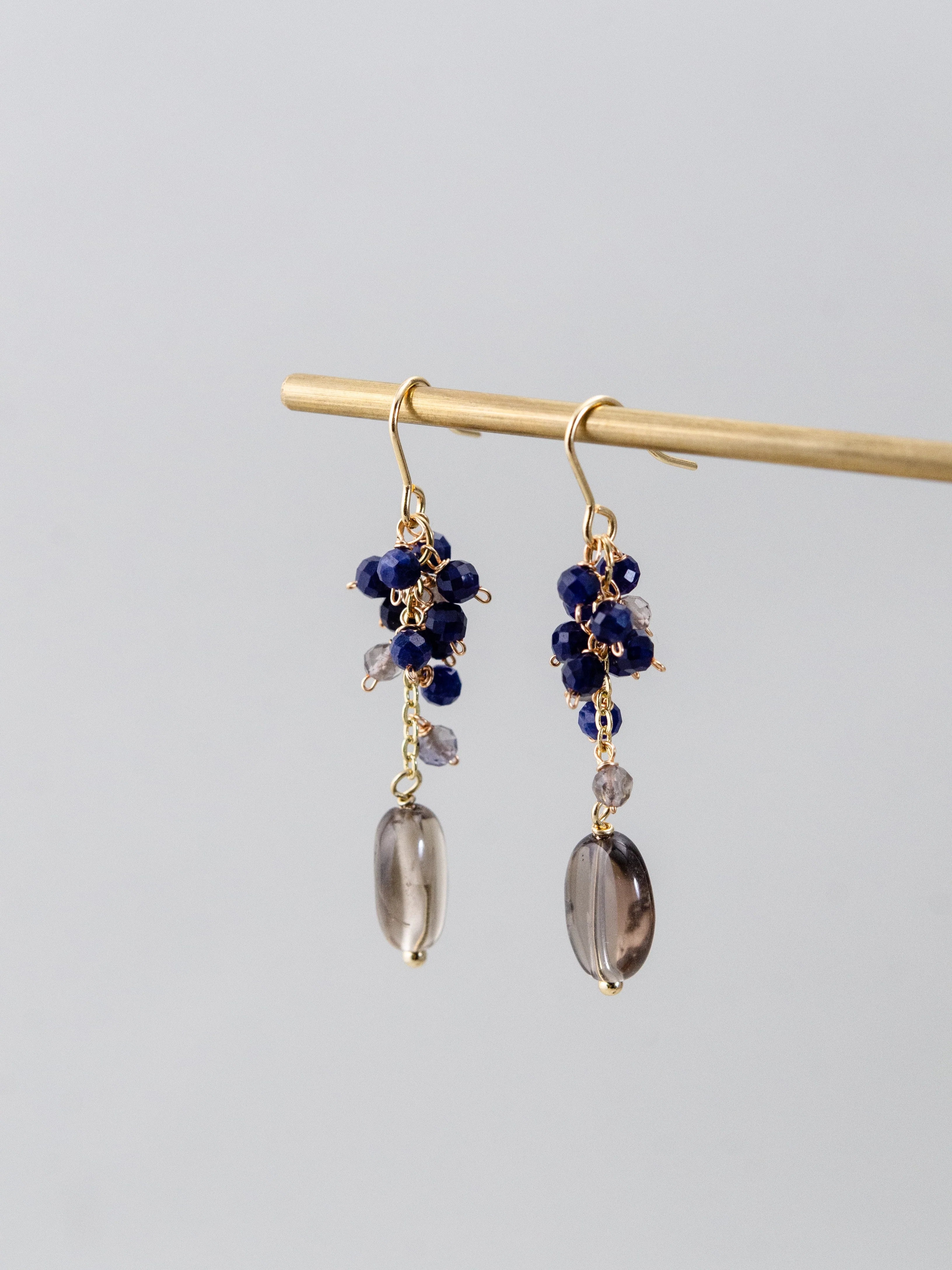 アイオライト & スモーキークォーツ ピアス - 【夜空と大地のコントラスト】9月誕生石 / 14KGF・SV925・316L選べる金具【イヤリング変更可】