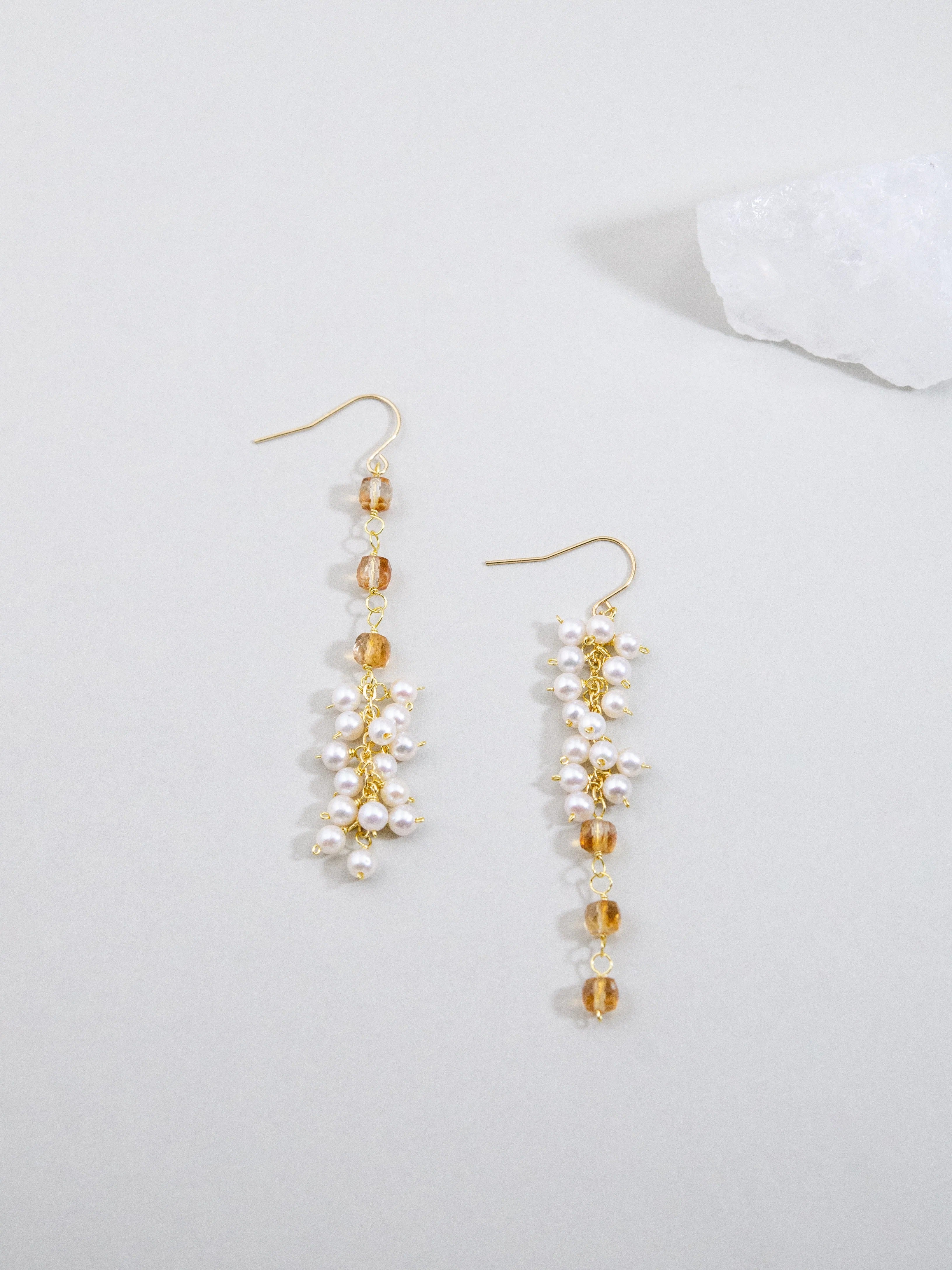 シトリン & パール アシンメトリー ピアス - 【蜜と白の遊び心】11月・6月誕生石 / 14KGF・SV925・316L選べる金具【イヤリング変更可】