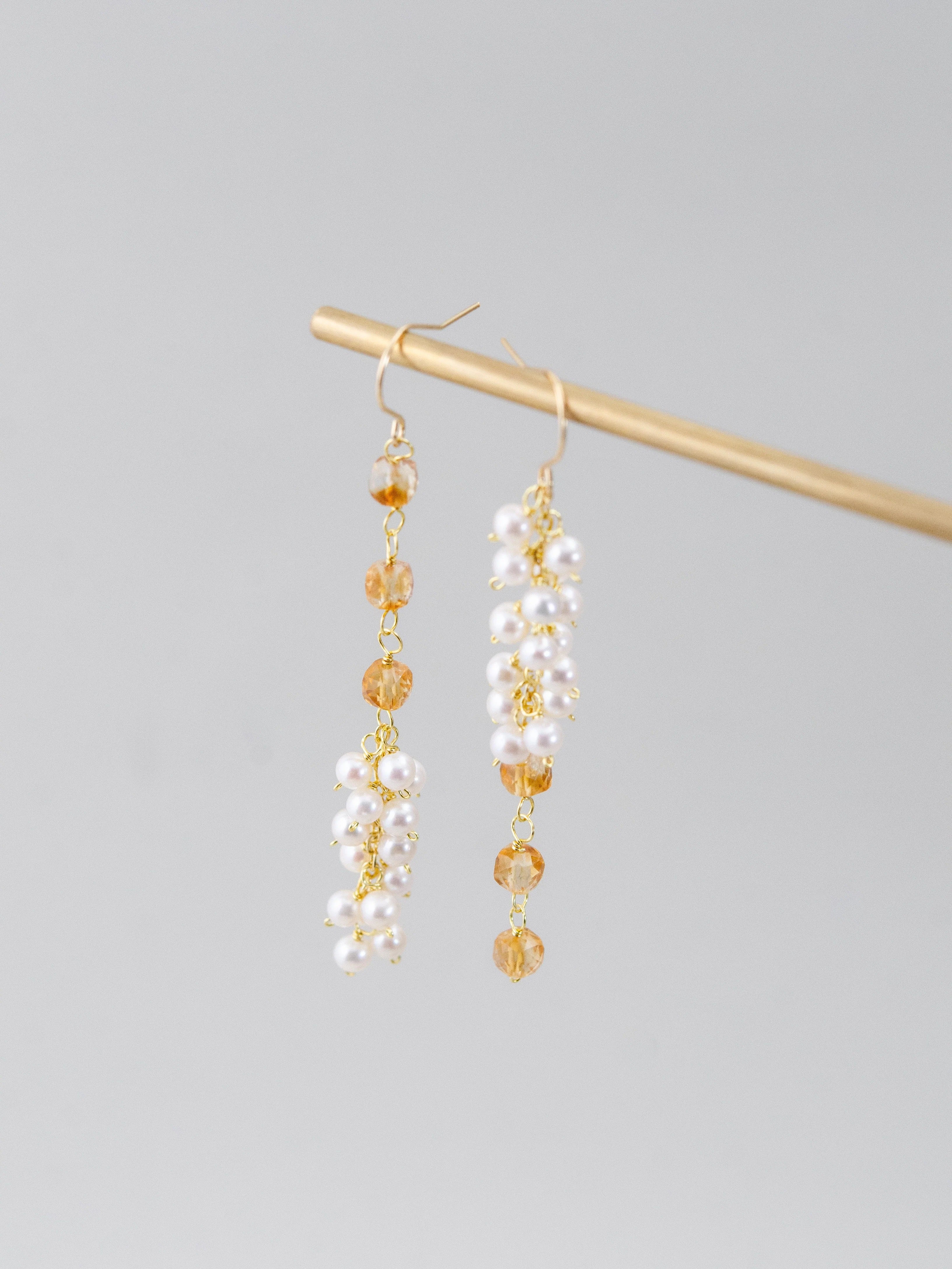 シトリン & パール アシンメトリー ピアス - 【蜜と白の遊び心】11月・6月誕生石 / 14KGF・SV925・316L選べる金具【イヤリング変更可】