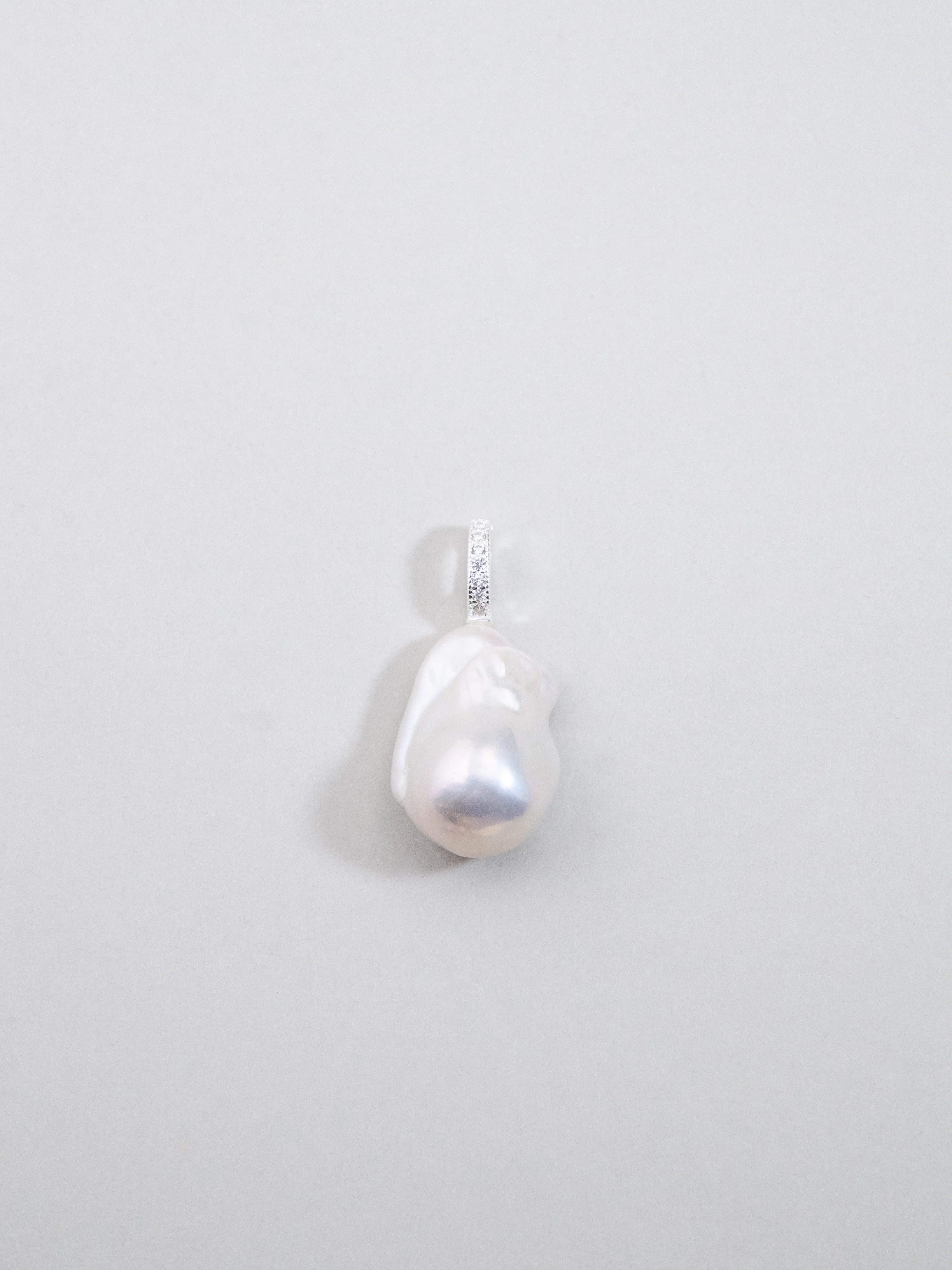 バロックパール 真珠 ペンダント SILVER チャーム 美品！！ アンティーク バロックパールと彫銀のペンダントトップ/チャーム 20世紀初頭ごろ アールデコ 本物保証