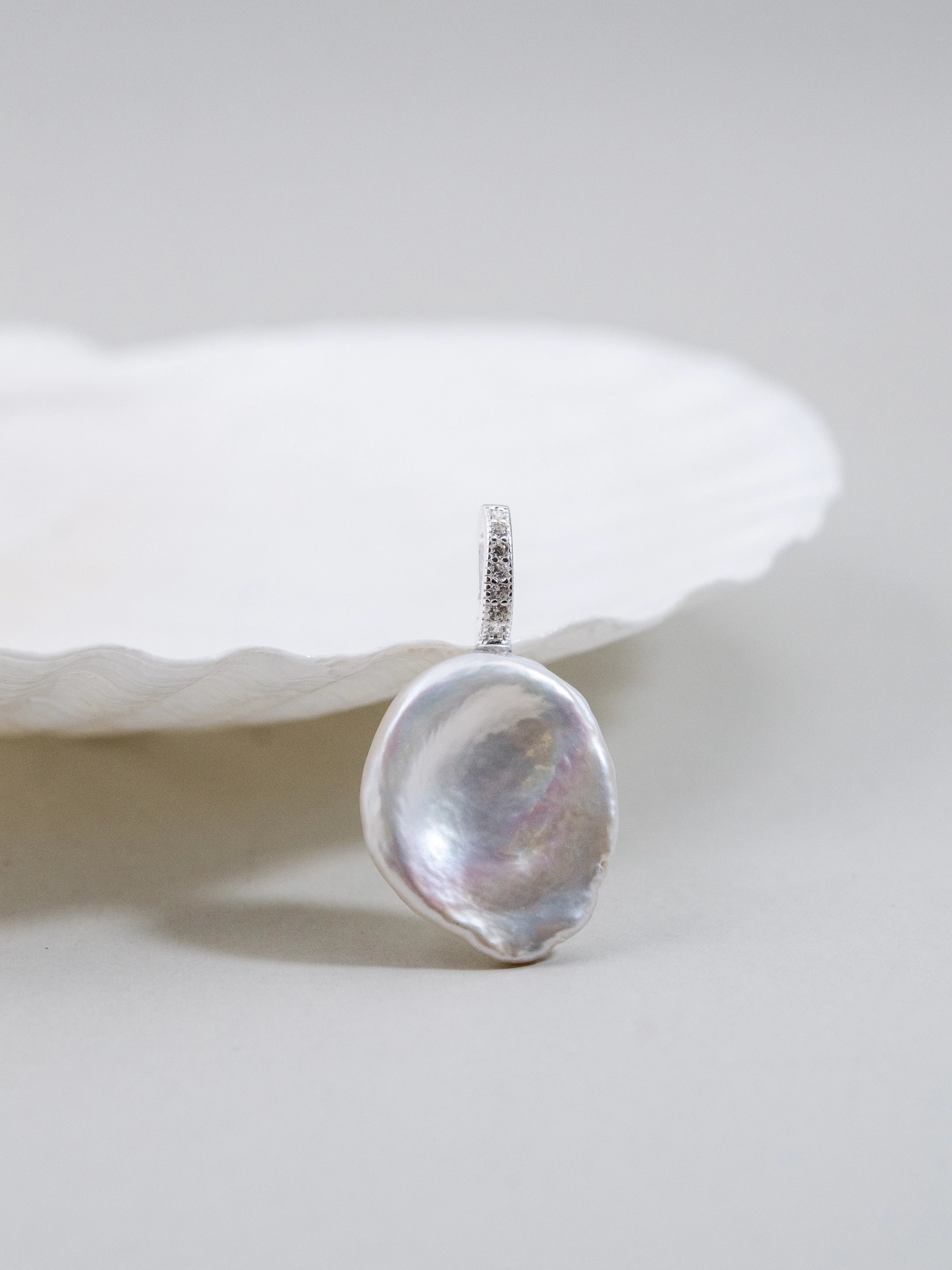 淡水バロックパール ペンダントトップ/チャーム - 【輝くパヴェ金具】ストーン付き開閉バチカン / SV925(K14GP)