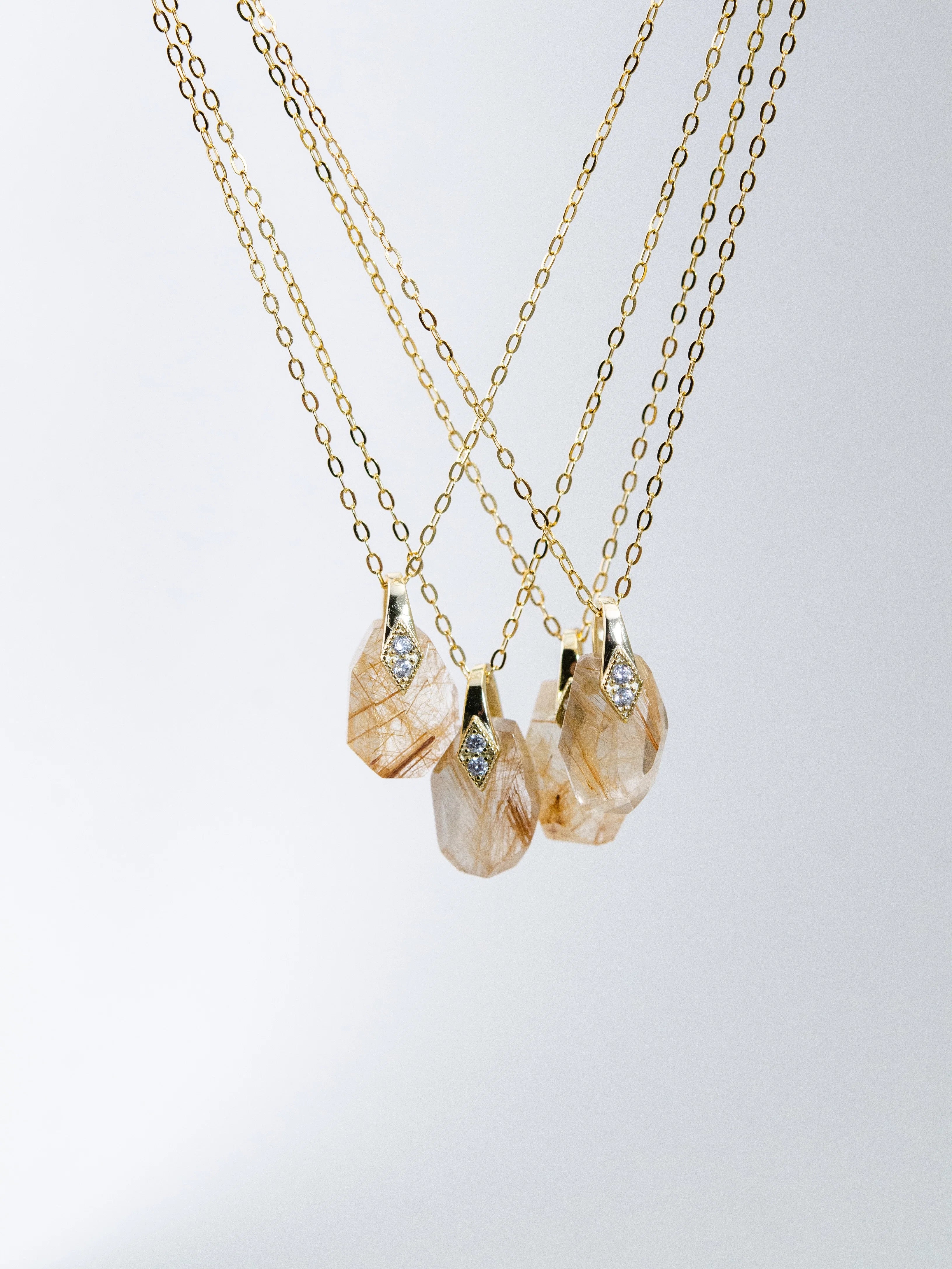 ルチルクォーツ ネックレス - 【一点物の輝き】金色の針と天然のフォルム / スライド調整式 SV925 (K14GP)