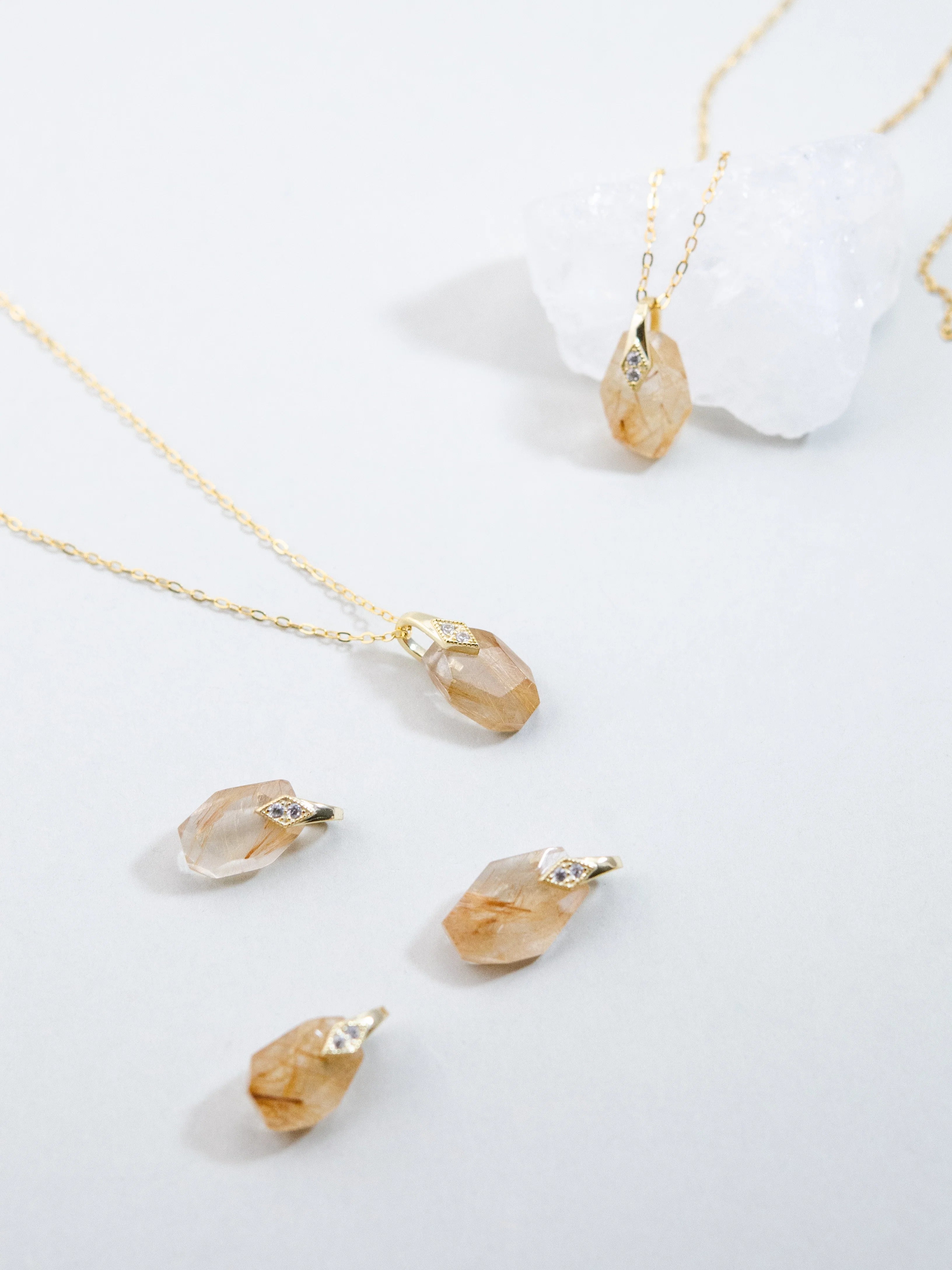 ルチルクォーツ ネックレス - 【一点物の輝き】金色の針と天然のフォルム / スライド調整式 SV925 (K14GP)