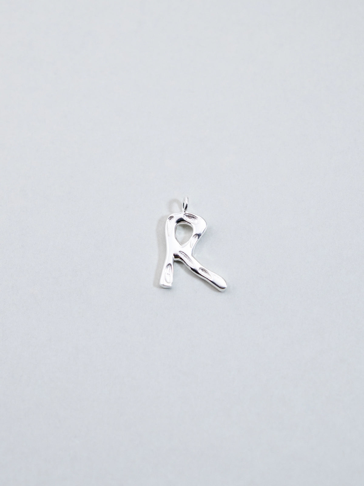 淡水パール ネックレス〈あなたの一文字〉26 文字から選べる SV925 ／ LUCINE 独自 ハンドハンマー ゴールド ／ 6 月誕生石｜神戸アトリエ LUCINE