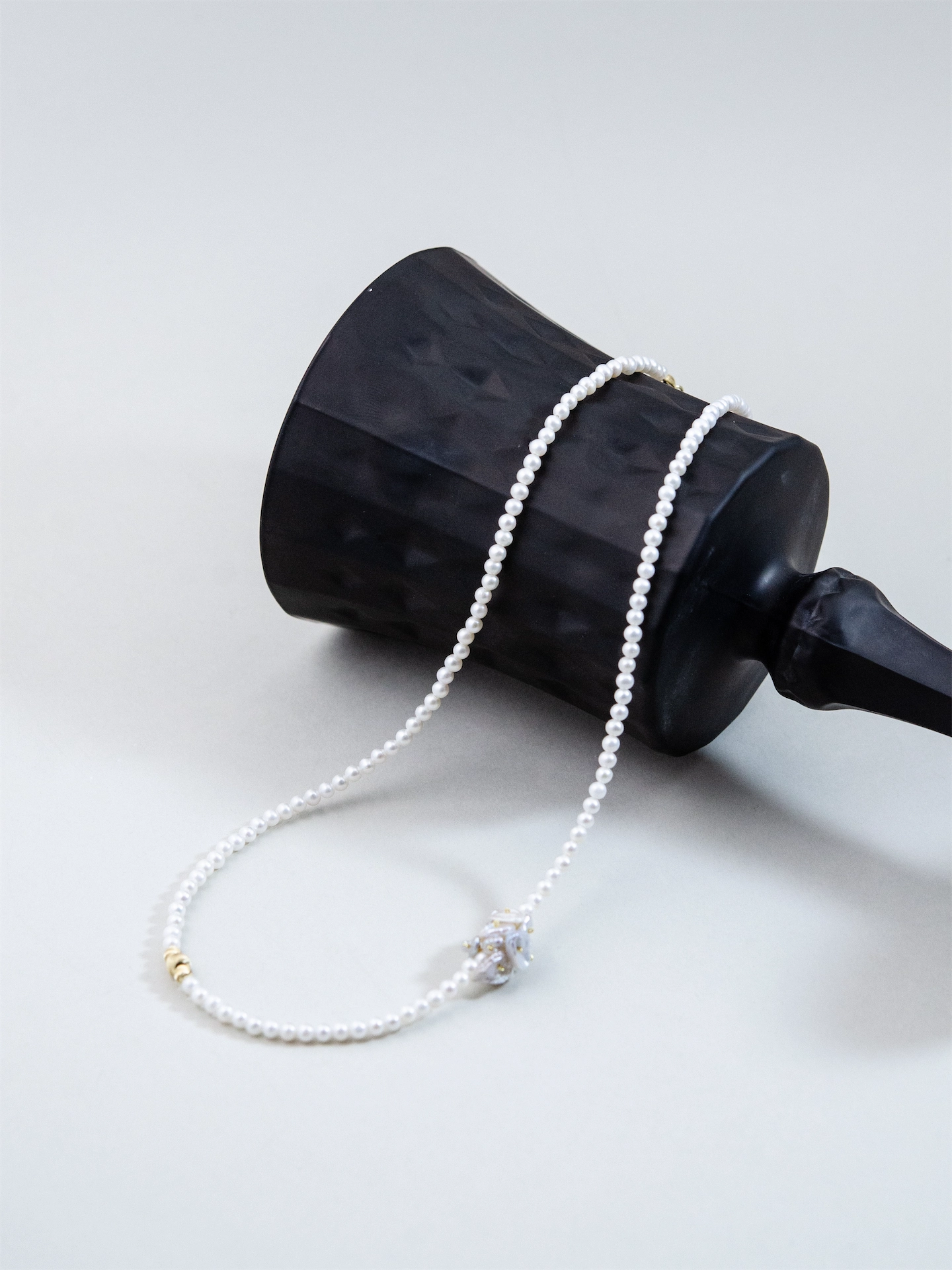 淡水パール ネックレス - 【白花（はっか）のブーケ】花びらパールの輝き / 6月誕生石 SV925 (K14GP)