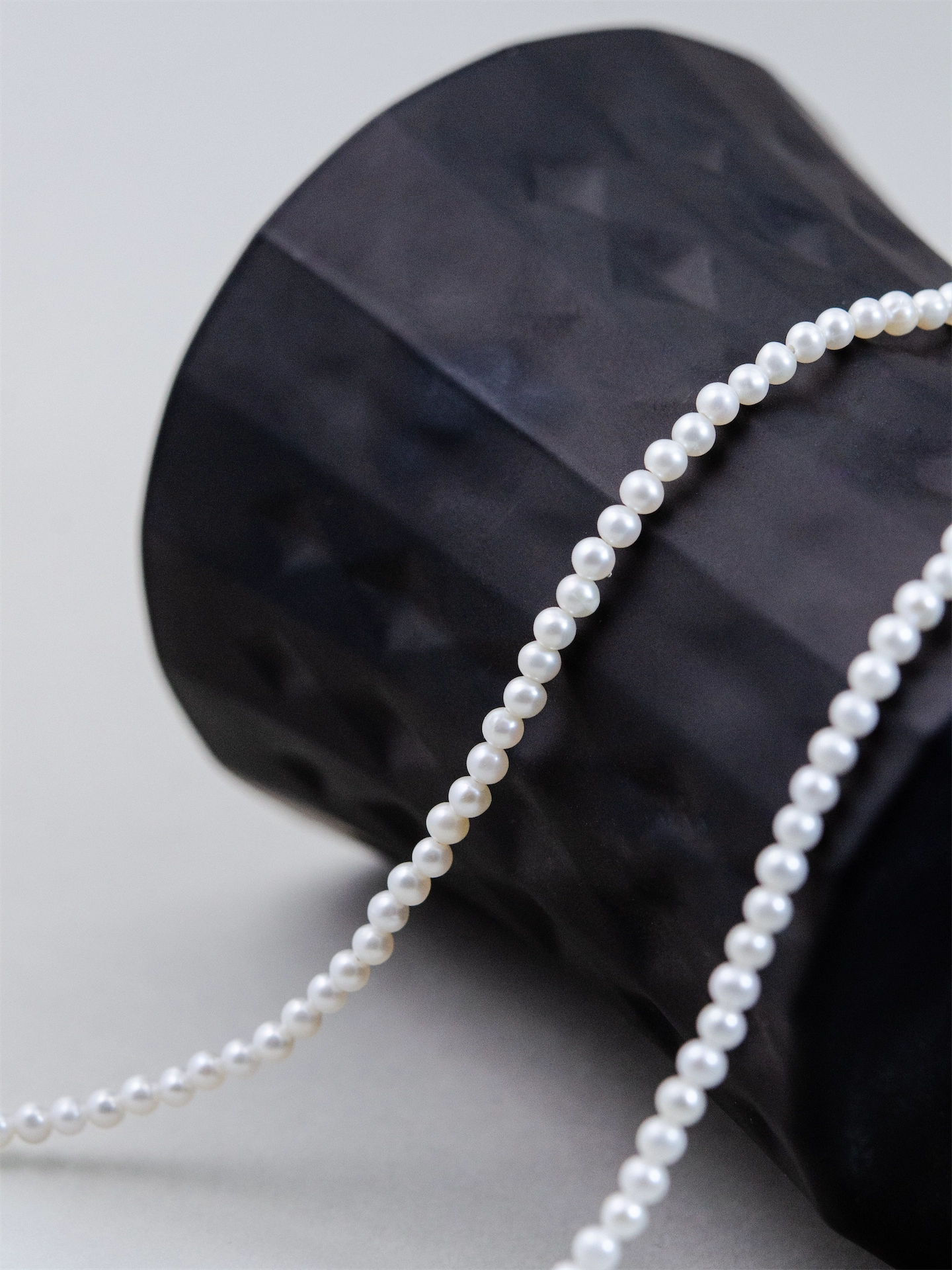 淡水パール ネックレス - 【白花（はっか）のブーケ】花びらパールの輝き / 6月誕生石 SV925 (K14GP)