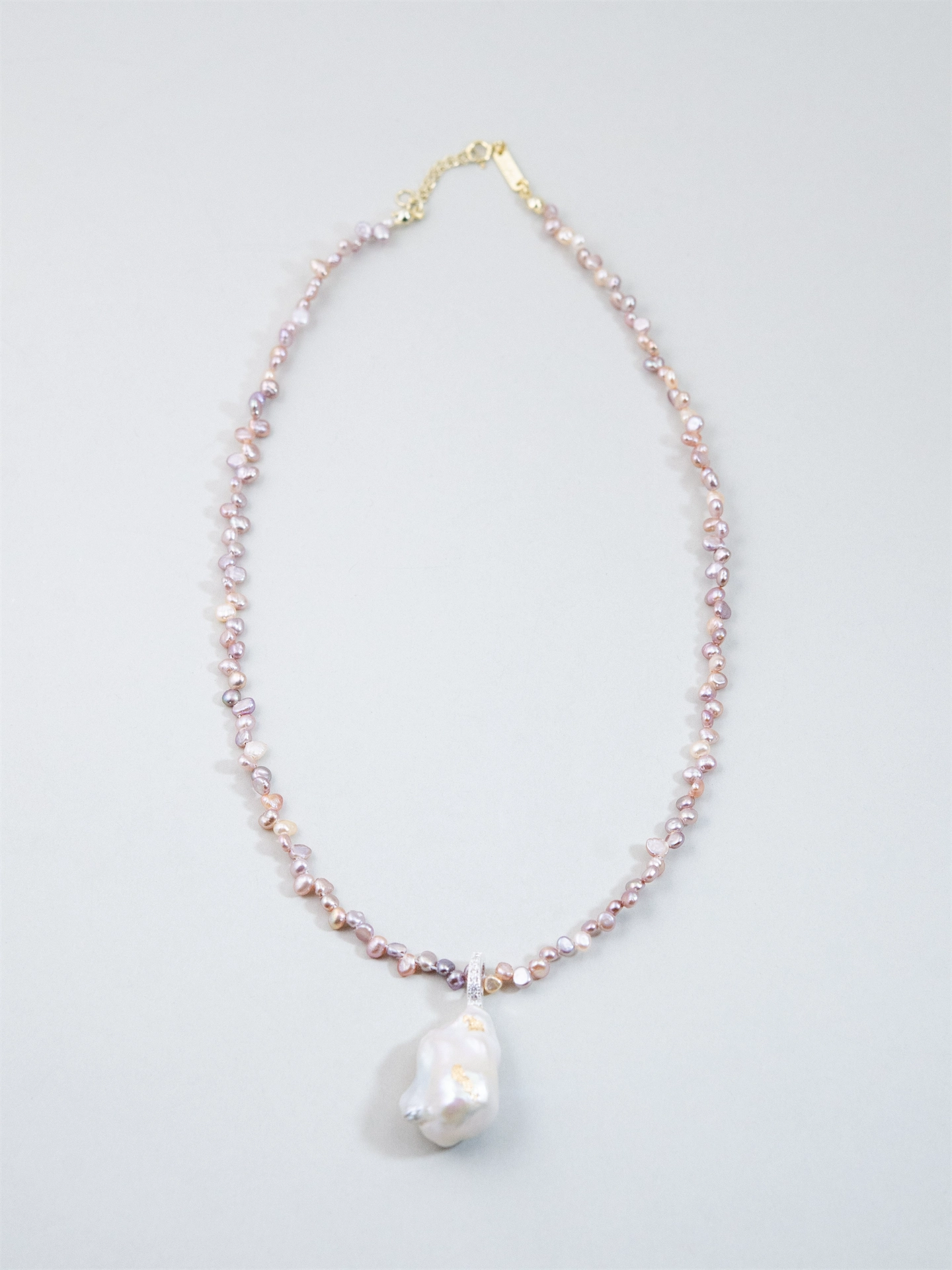 淡水パール ネックレス - 【トワイライト・モーヴ】 夕暮れ色の連なりと金箔の月 / 6月誕生石 SV925 (K14GP)