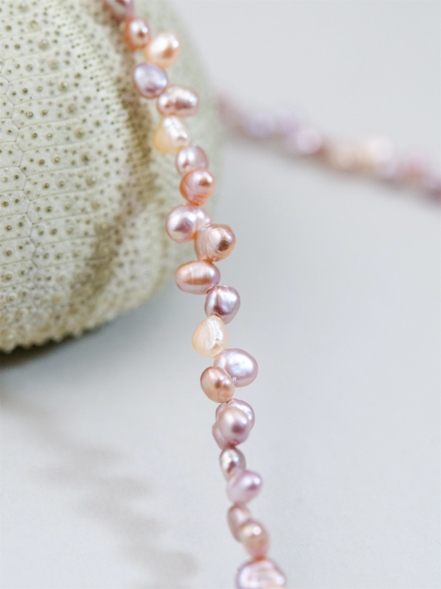 淡水パール ネックレス - 【トワイライト・モーヴ】 夕暮れ色の連なりと金箔の月 / 6月誕生石 SV925 (K14GP)