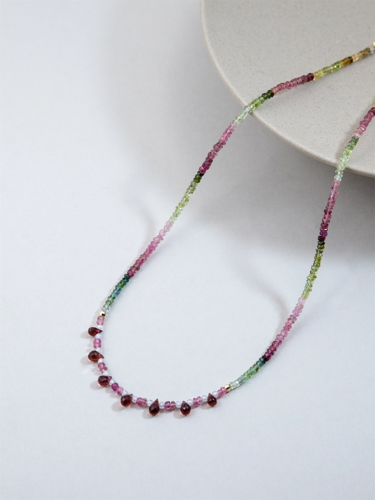 トルマリン & ガーネット ネックレス - 【森の果実（ベリー）】 彩りのハーモニーと赤い雫 / 10月・1月誕生石 SV925 (K14GP)