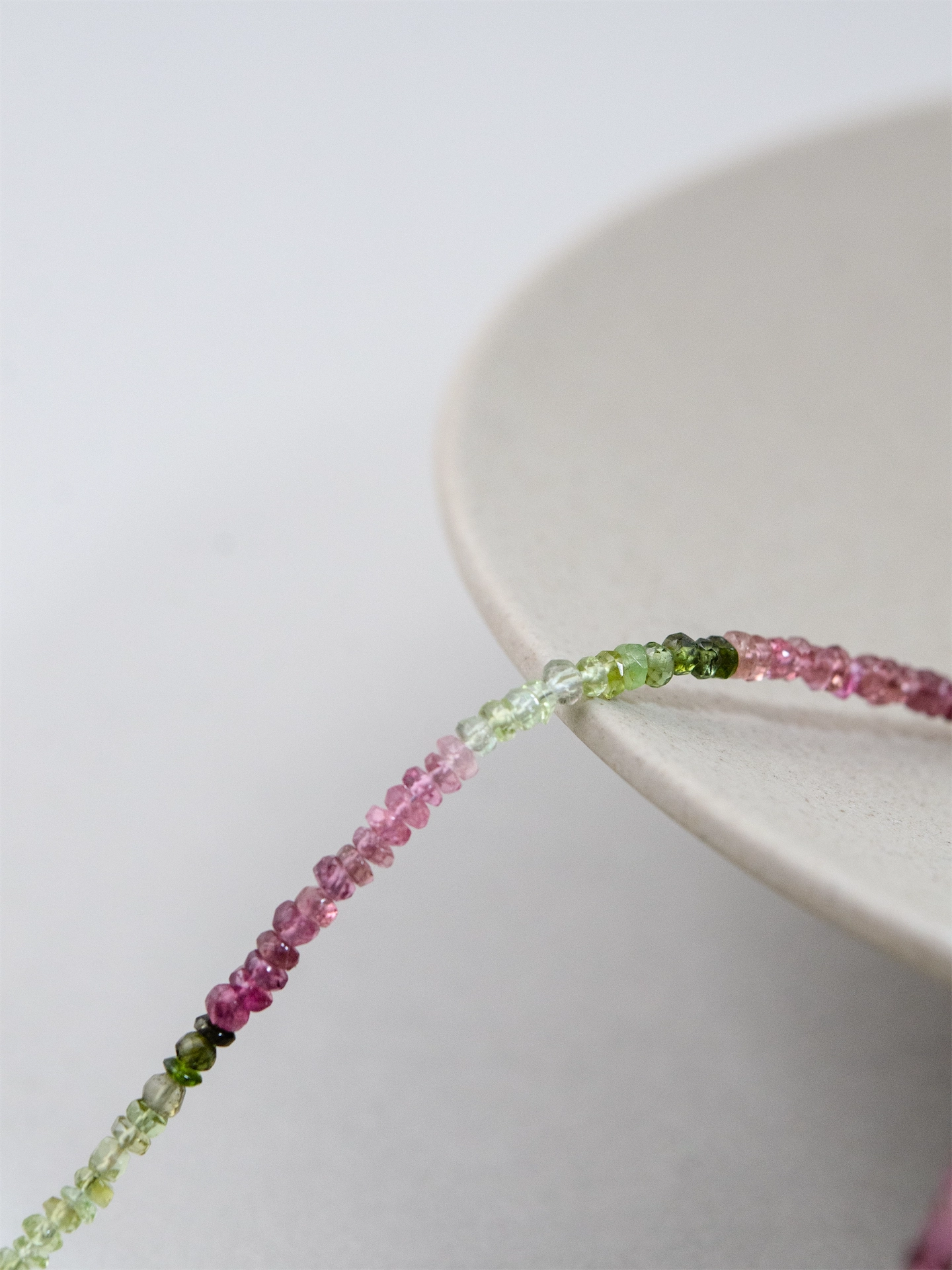 トルマリン & ガーネット ネックレス - 【森の果実（ベリー）】 彩りのハーモニーと赤い雫 / 10月・1月誕生石 SV925 (K14GP)