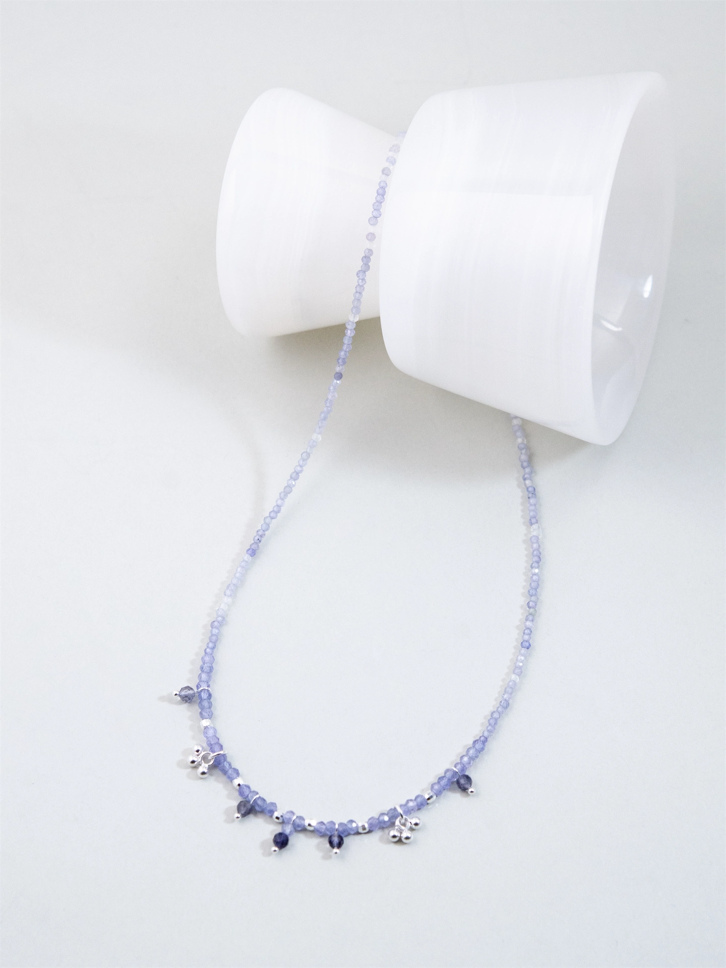 タンザナイト & アイオライト ネックレス - 【蒼（あお）の夜想曲（ノクターン）】 星屑と銀のしずく / 12月・9月誕生石 SV925