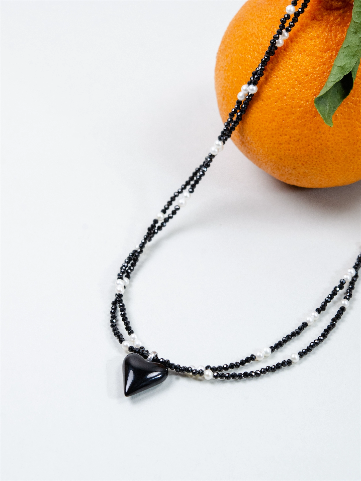 ブラックスピネル & ブラックアゲート 2連ネックレス - 【真夜中の秘密（ミッドナイト・シークレット）】 漆黒のハートと銀の夜 / 8月誕生石 SV925