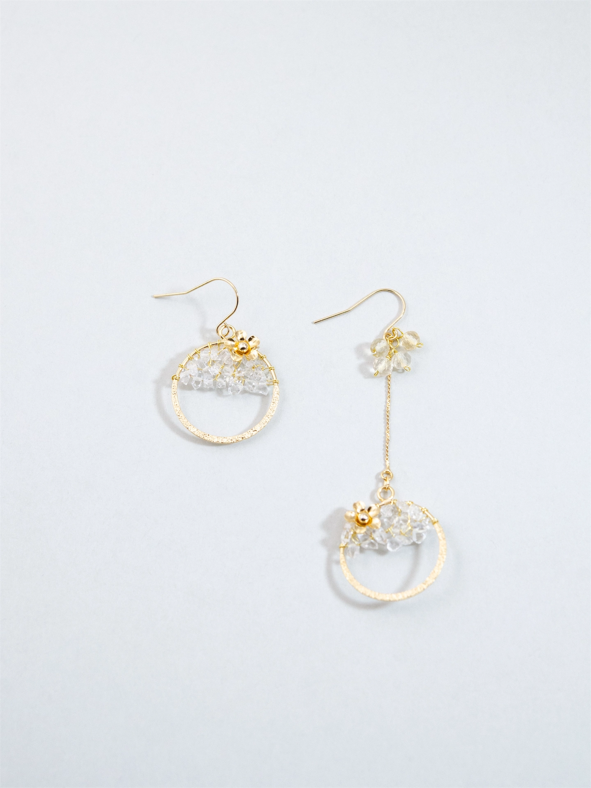 ハーキマーダイヤモンド アシンメトリー ピアス/イヤリング - 【妖精の朝露】透明な夢と花の雫 / 金属アレルギー対応 (14KGF/SV925/316L)