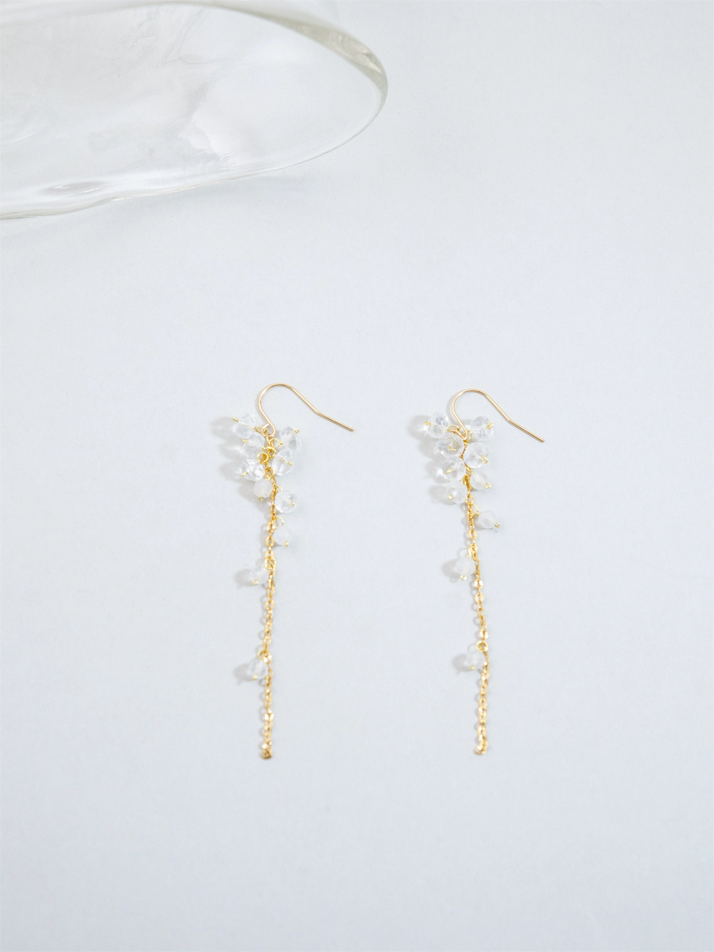 ムーンストーン ロング ピアス/イヤリング - 【月灯りの雨】降り注ぐ光の雫 / 金属アレルギー対応 (14KGF/SV925/316L)