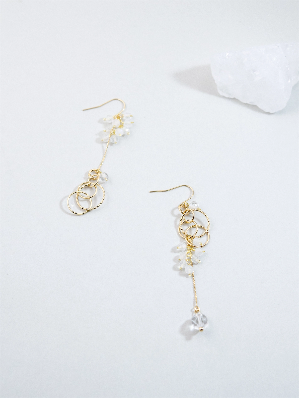 ムーンストーン & リング アシンメトリー ピアス/イヤリング - 【月の軌道】光の輪と雫 / 金属アレルギー対応 (14KGF/SV925/316L)