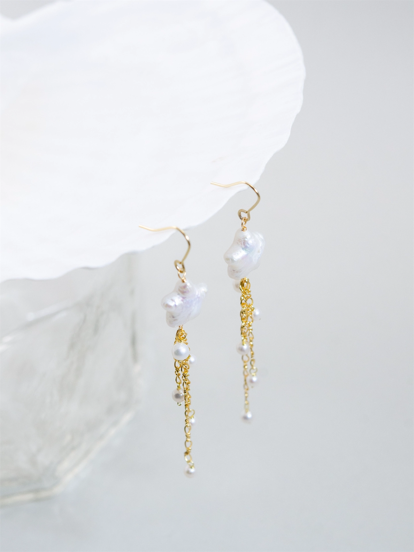 淡水パール スター ロング ピアス/イヤリング - 【純白の流星群】星の瞬きと光の尾 / 6月誕生石 (14KGF/SV925/316L)