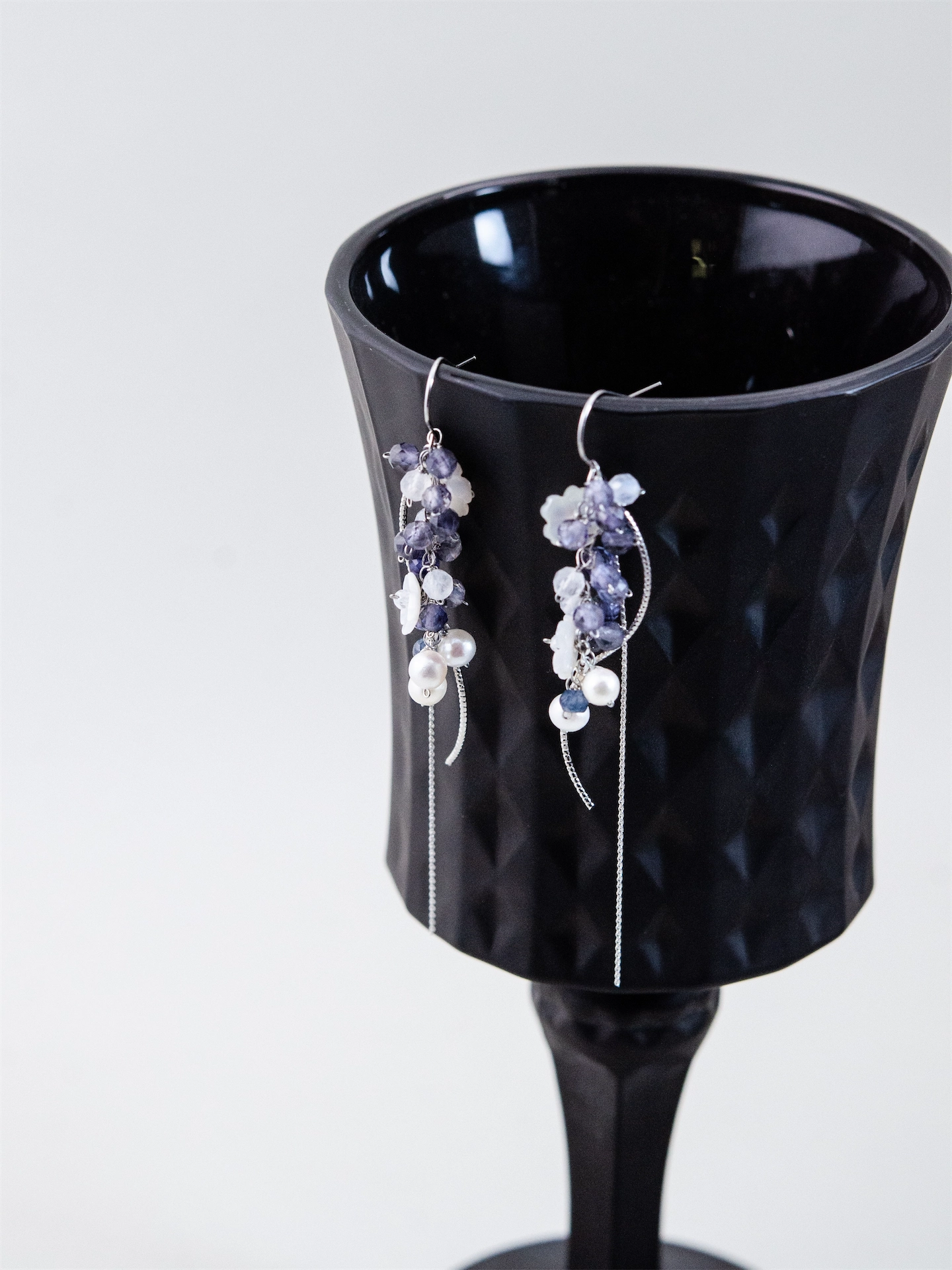 アイオライト & ムーンストーン ロング ピアス/イヤリング - 【菫（すみれ）色の夜風】流れる銀河と花の雫 / 9月・6月誕生石 (14KGF/SV925/316L)