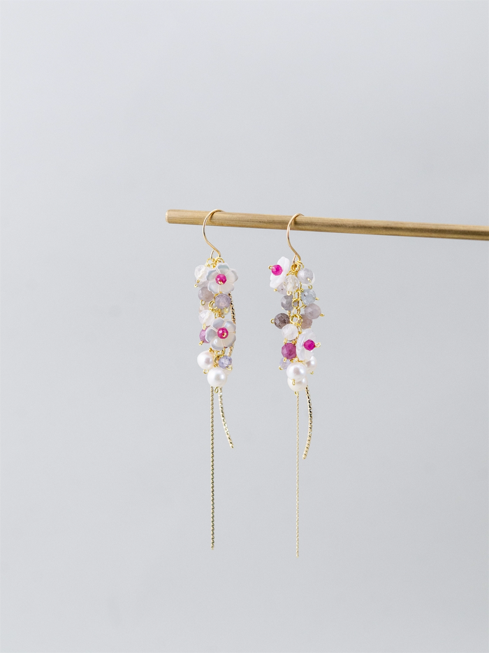 スピネル & パール ロング ピアス/イヤリング - 【茜（あかね）色の花風】舞い踊る色彩と花の雫 / 8月・6月誕生石 (14KGF/SV925/316L)