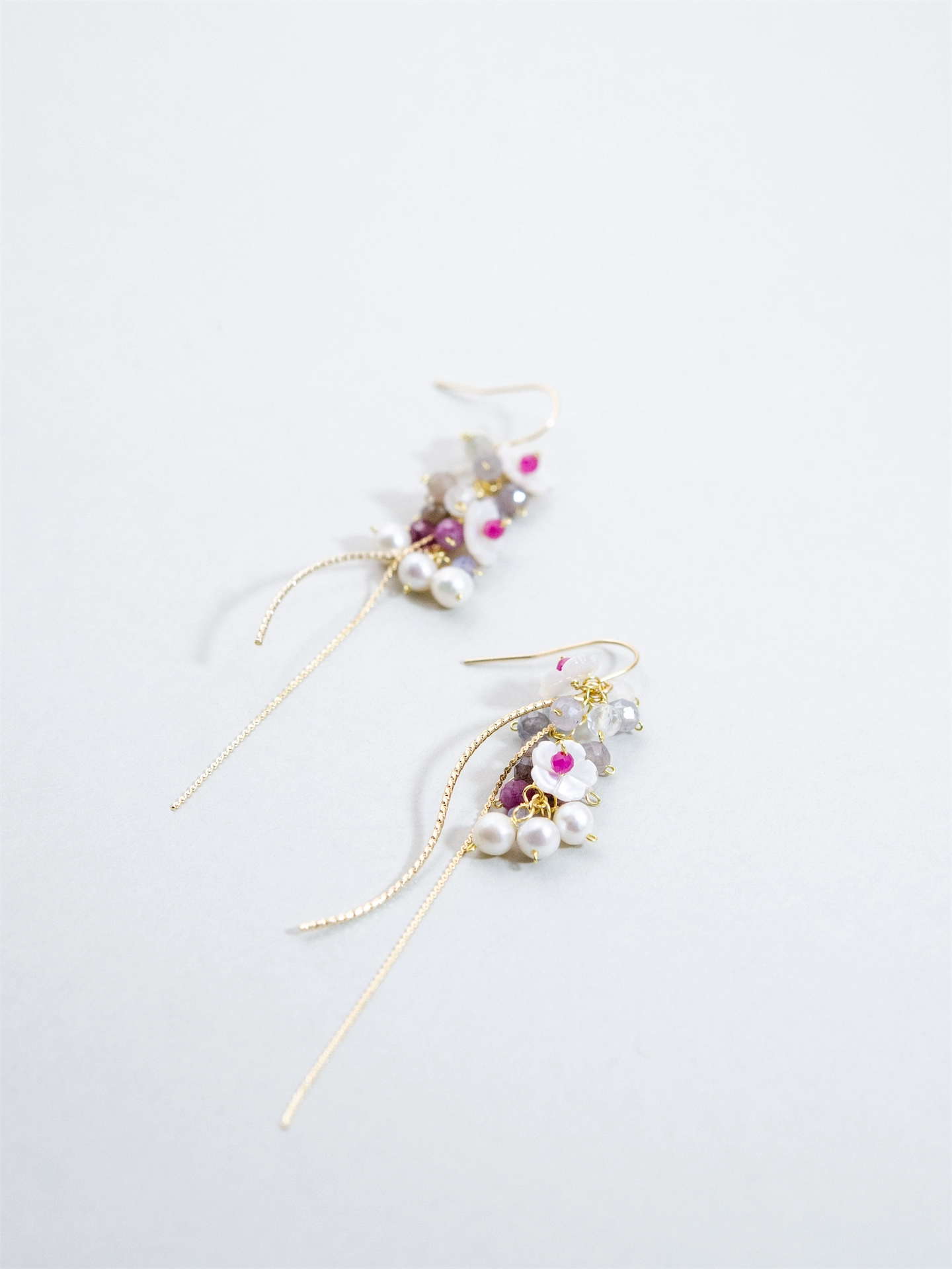 スピネル & パール ロング ピアス/イヤリング - 【茜（あかね）色の花風】舞い踊る色彩と花の雫 / 8月・6月誕生石 (14KGF/SV925/316L)