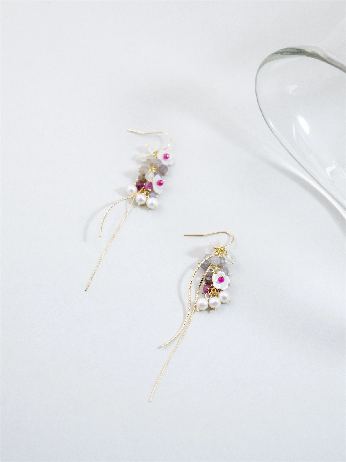スピネル & パール ロング ピアス/イヤリング - 【茜（あかね）色の花風】舞い踊る色彩と花の雫 / 8月・6月誕生石 (14KGF/SV925/316L)