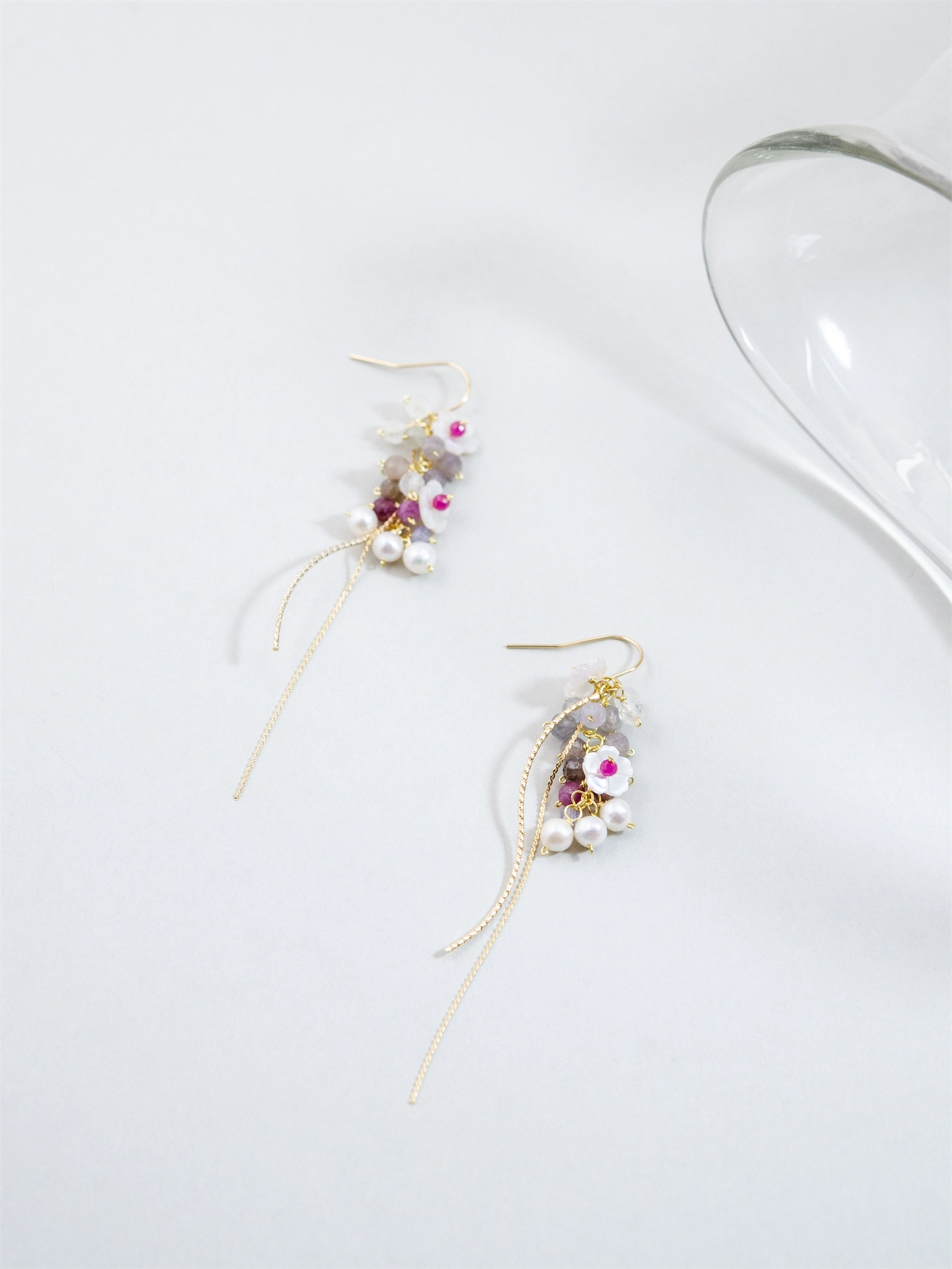 スピネル & パール ロング ピアス/イヤリング - 【茜（あかね）色の花風】舞い踊る色彩と花の雫 / 8月・6月誕生石 (14KGF/SV925/316L)