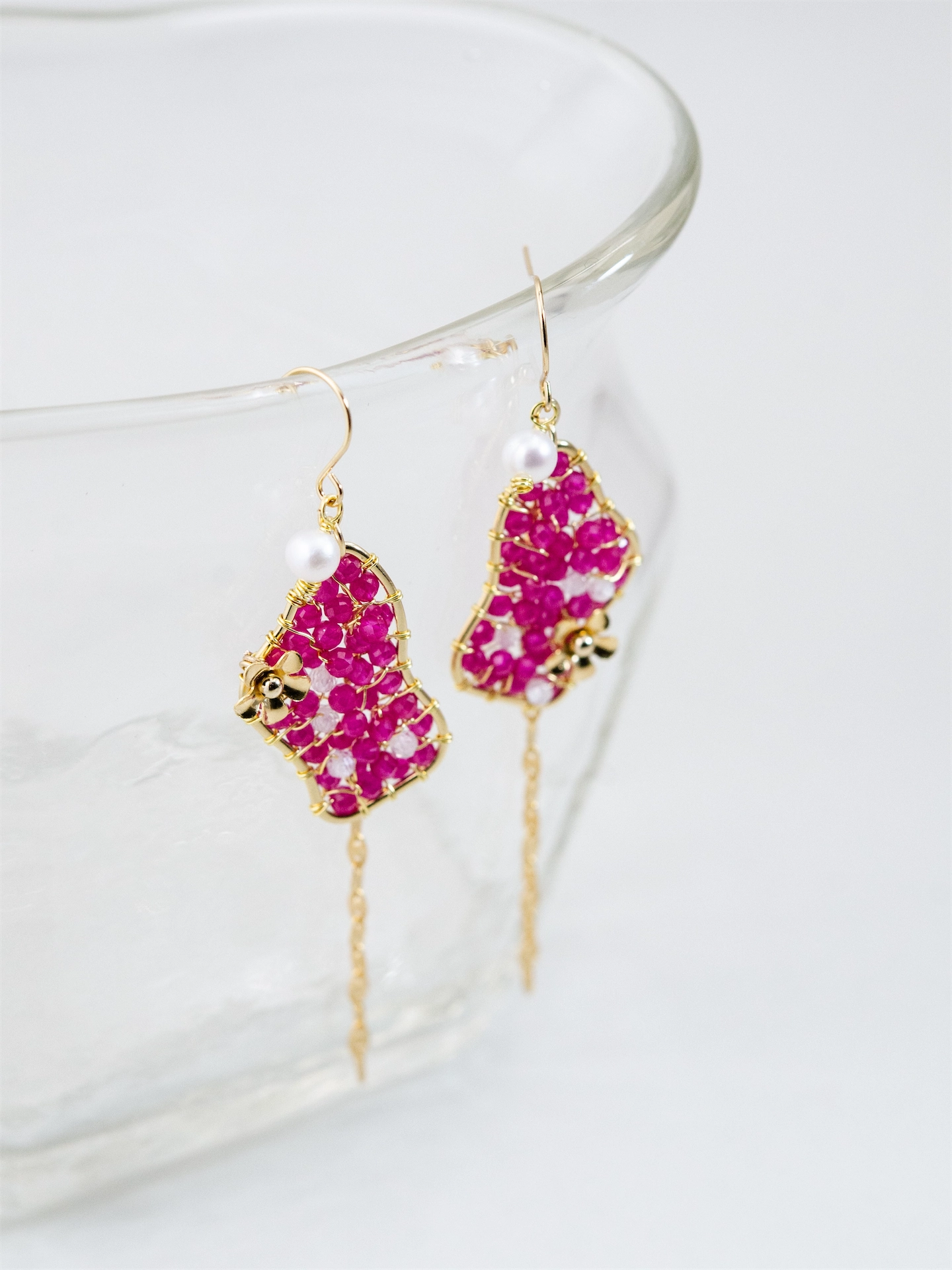 レッドコランダム (ルビー) & パール ロング ピアス/イヤリング - 【紅（くれない）のステンドグラス】情熱のモザイクと金の花 / 7月誕生石 (14KGF/SV925/316L)