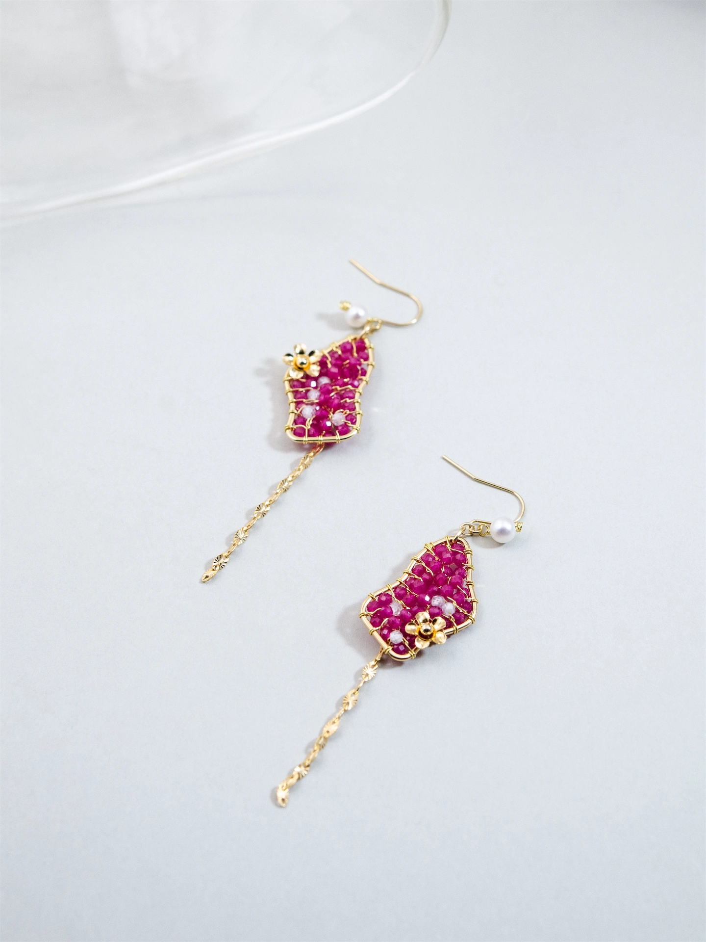 レッドコランダム (ルビー) & パール ロング ピアス/イヤリング - 【紅（くれない）のステンドグラス】情熱のモザイクと金の花 / 7月誕生石 (14KGF/SV925/316L)