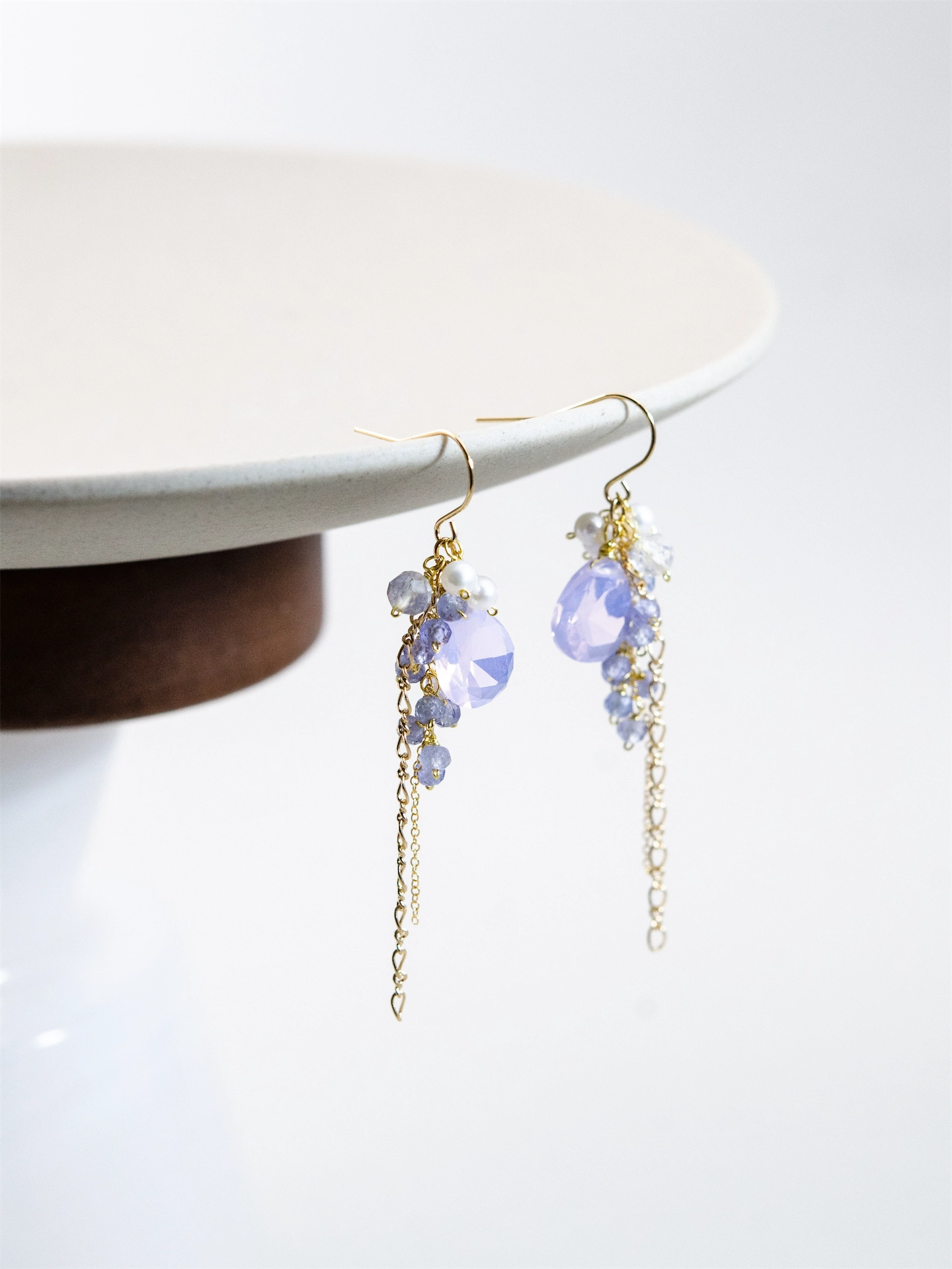 タンザナイト & カルセドニー ピアス/イヤリング - 【夕霧（ゆうぎり）のひとしずく】紫のグラデーション / 12月誕生石 (14KGF/SV925/316L)